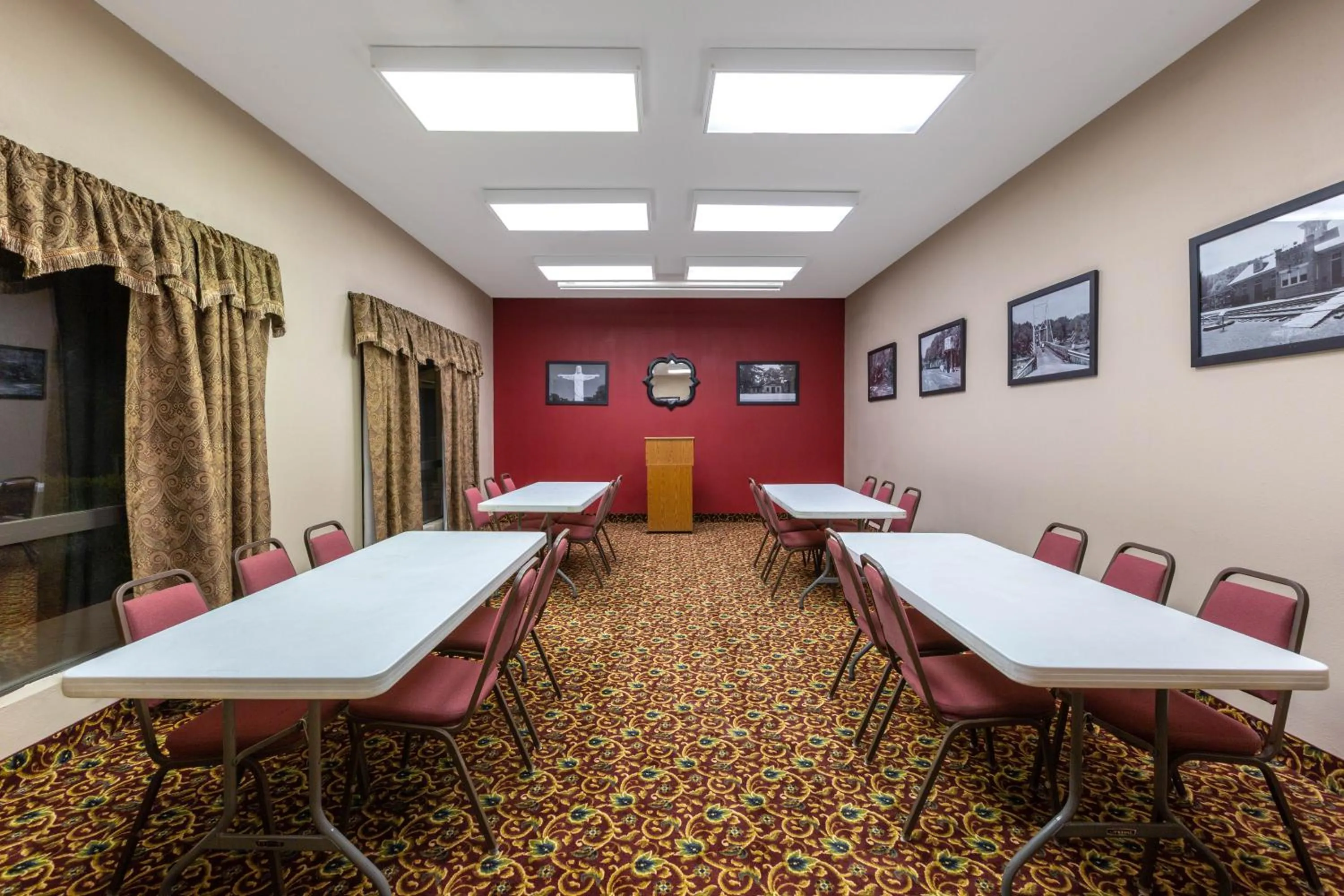 Business facilities in Super 8 by Wyndham Eureka Springs