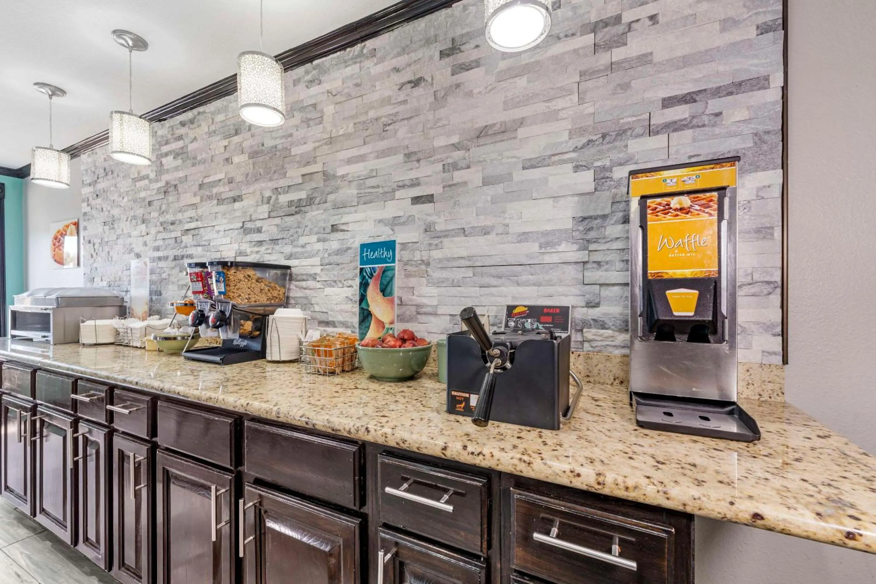 Breakfast in Quality Inn Siloam Springs West