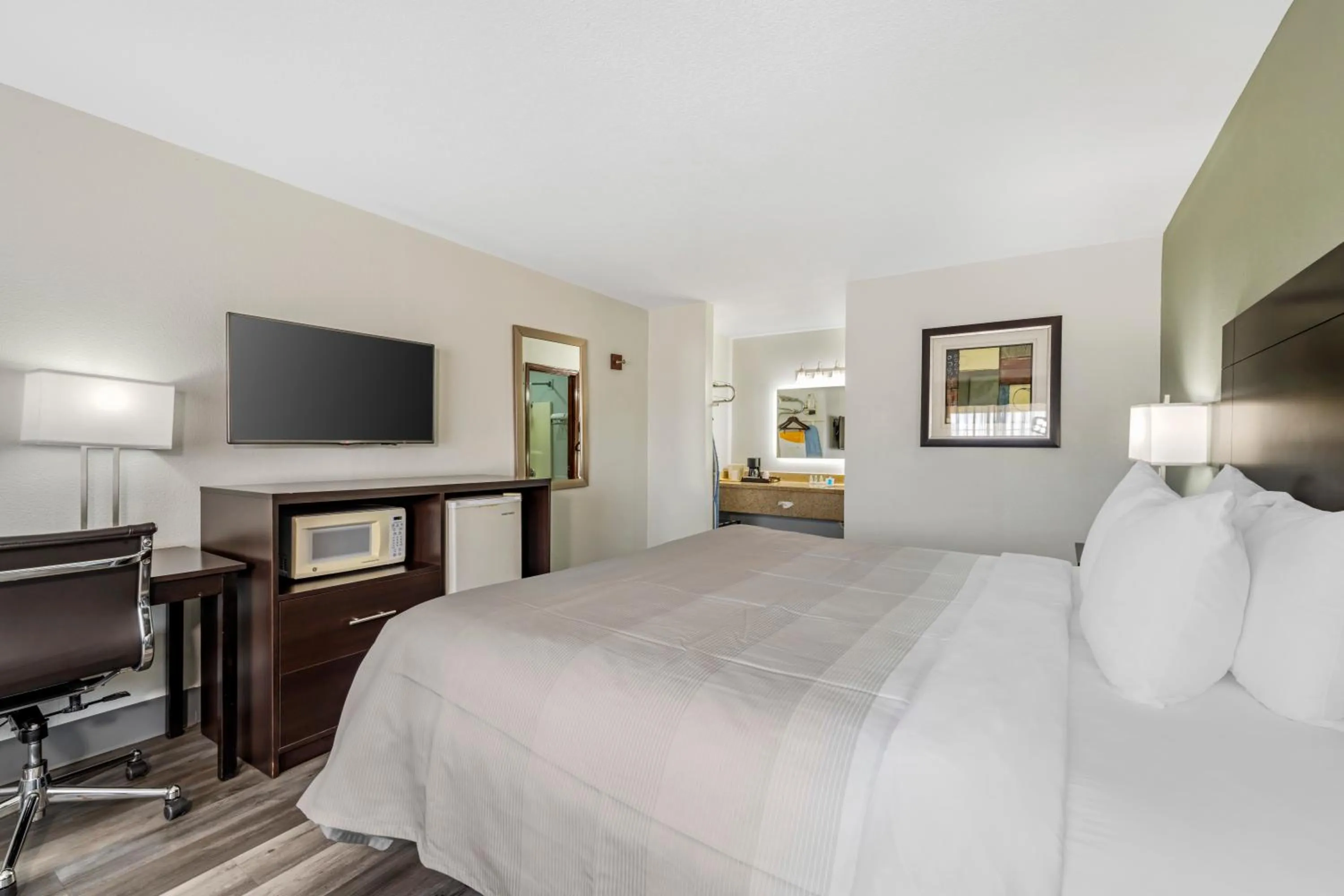 Bed in Quality Inn Siloam Springs West