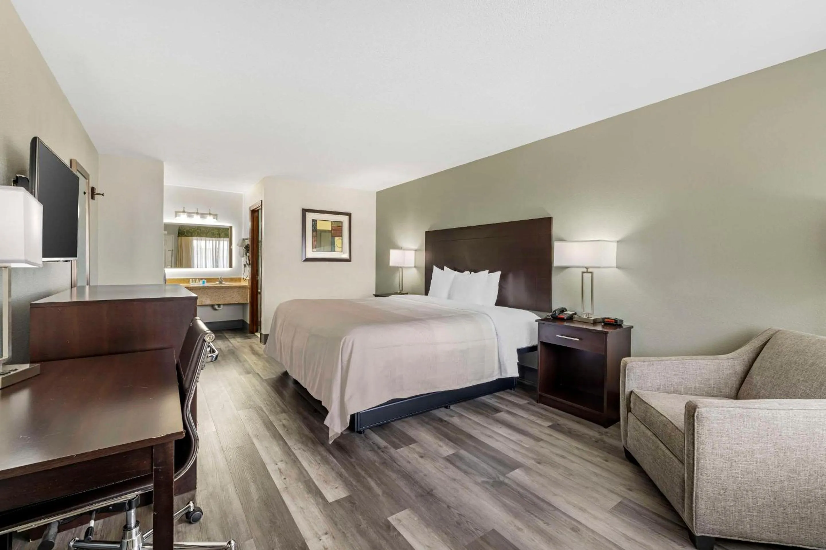 Bedroom, Bed in Quality Inn Siloam Springs West