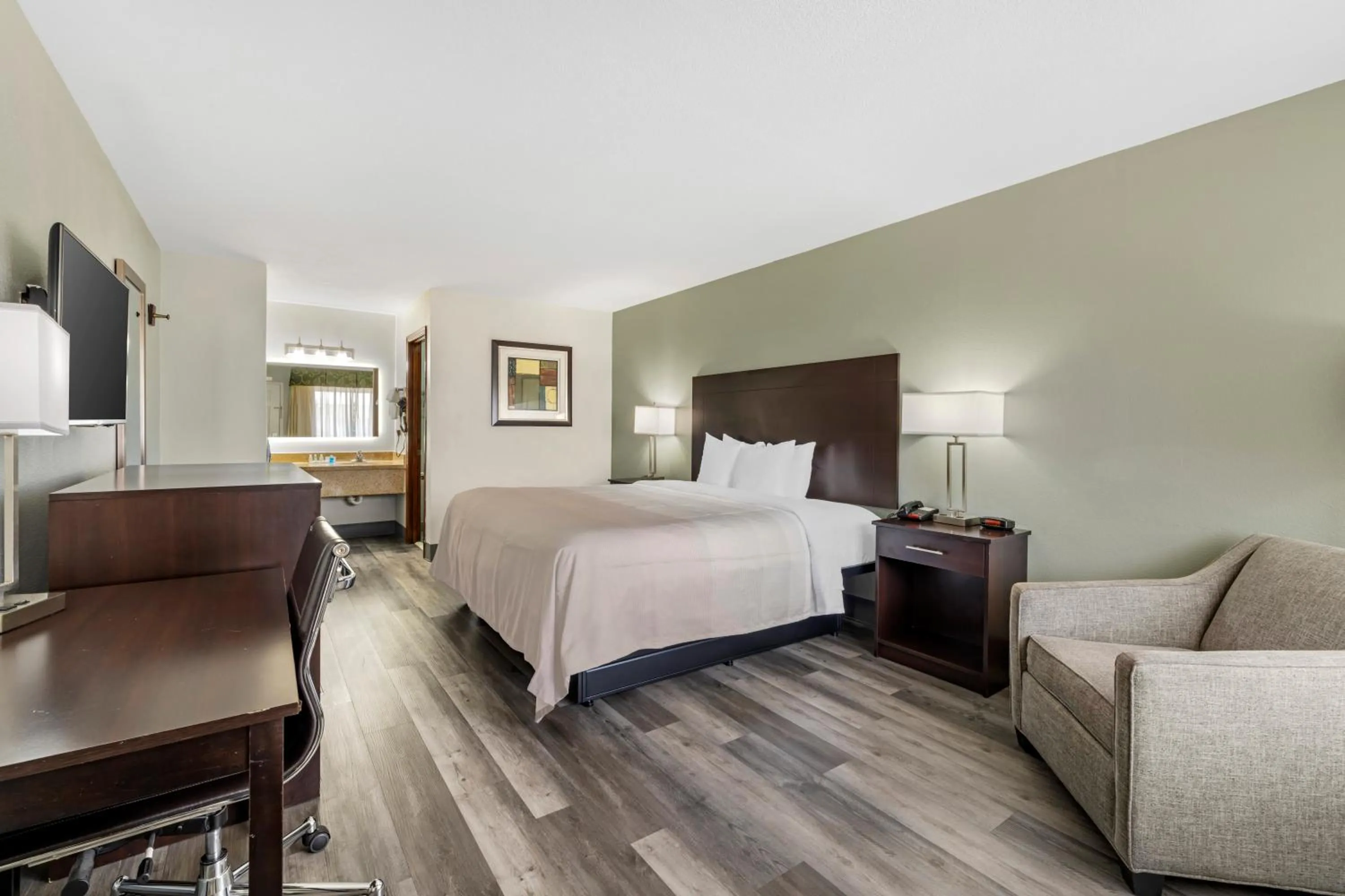 Bed in Quality Inn Siloam Springs West