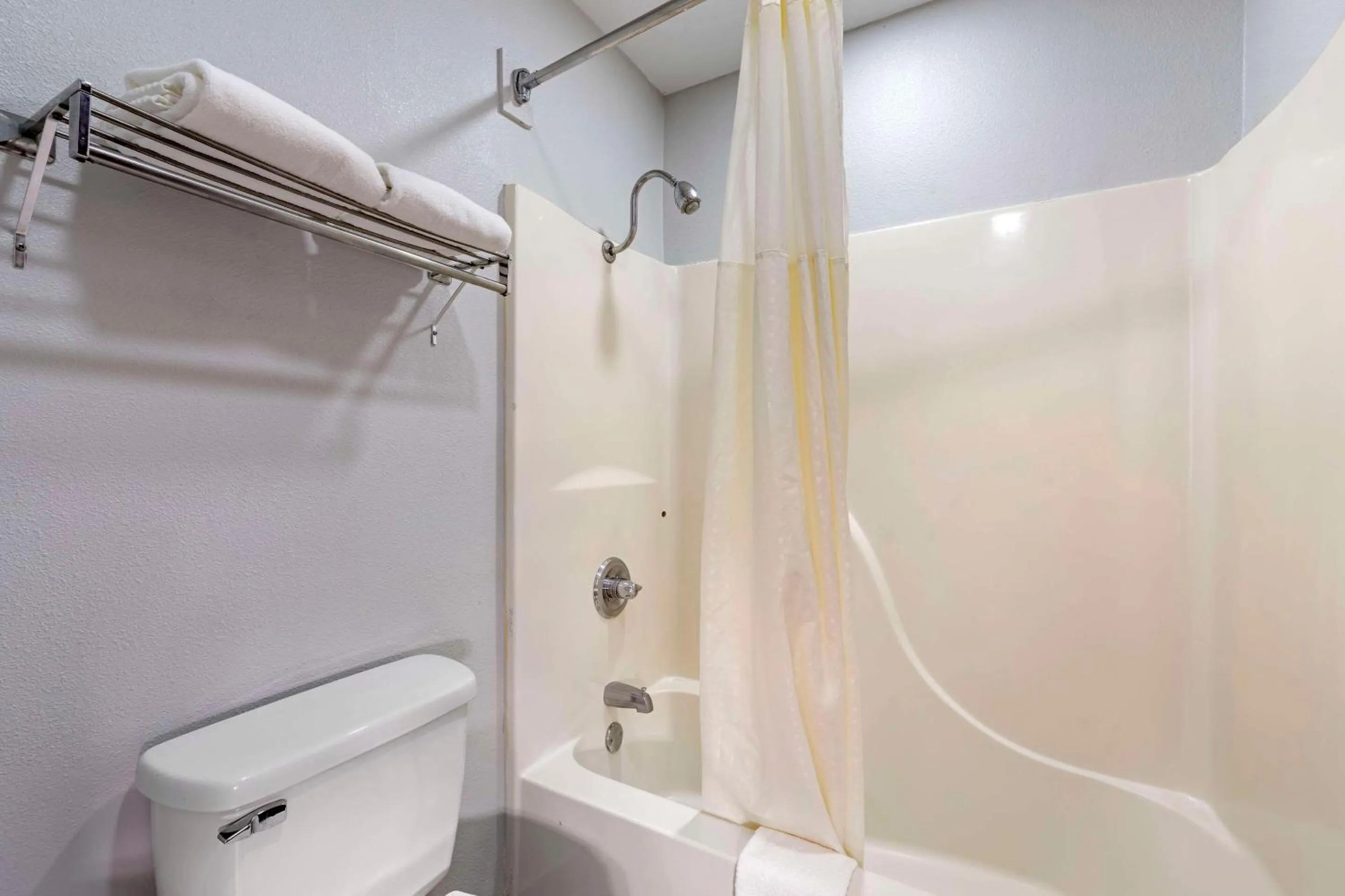 Bedroom in Quality Inn Siloam Springs West