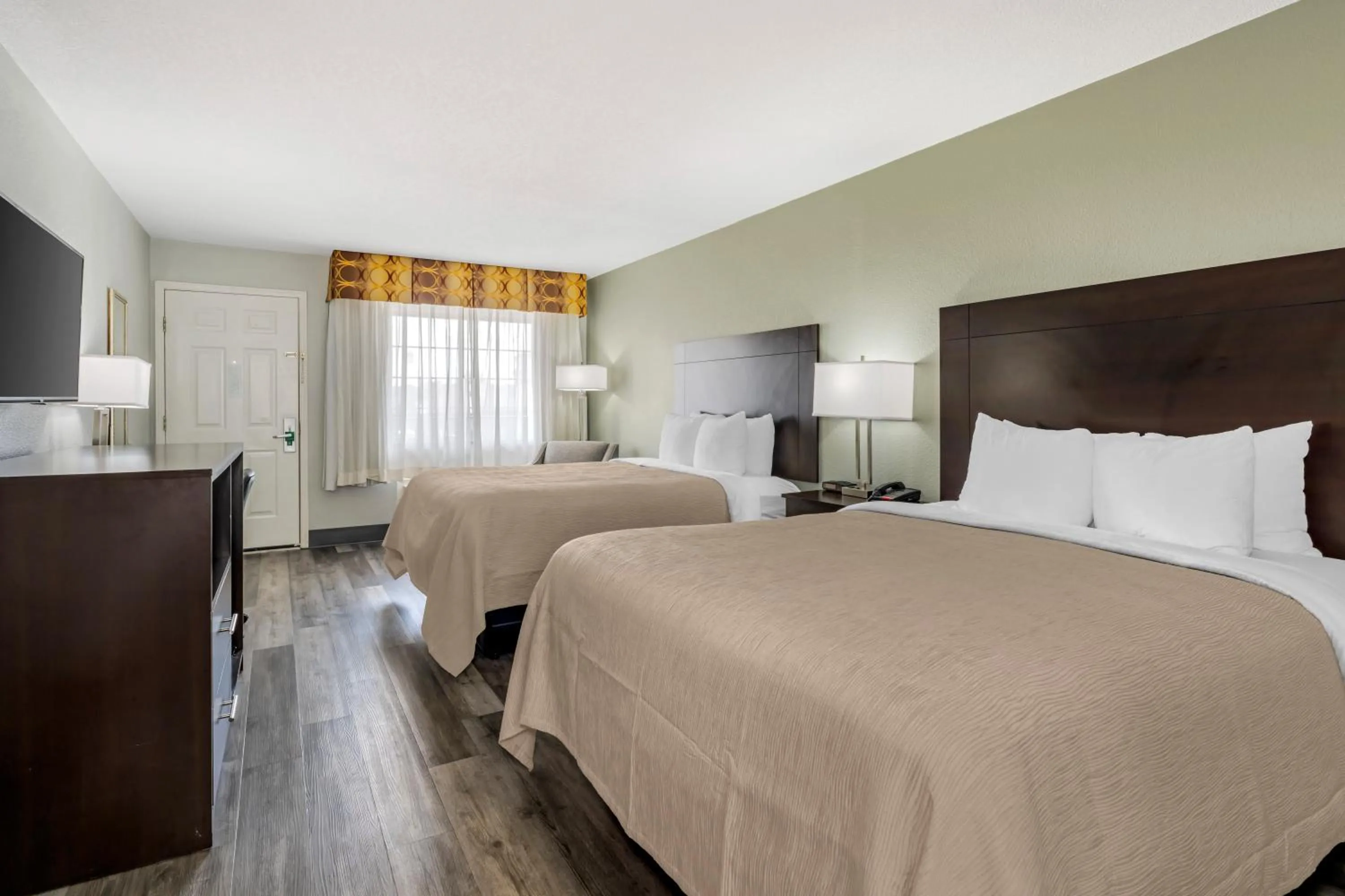 Bed in Quality Inn Siloam Springs West