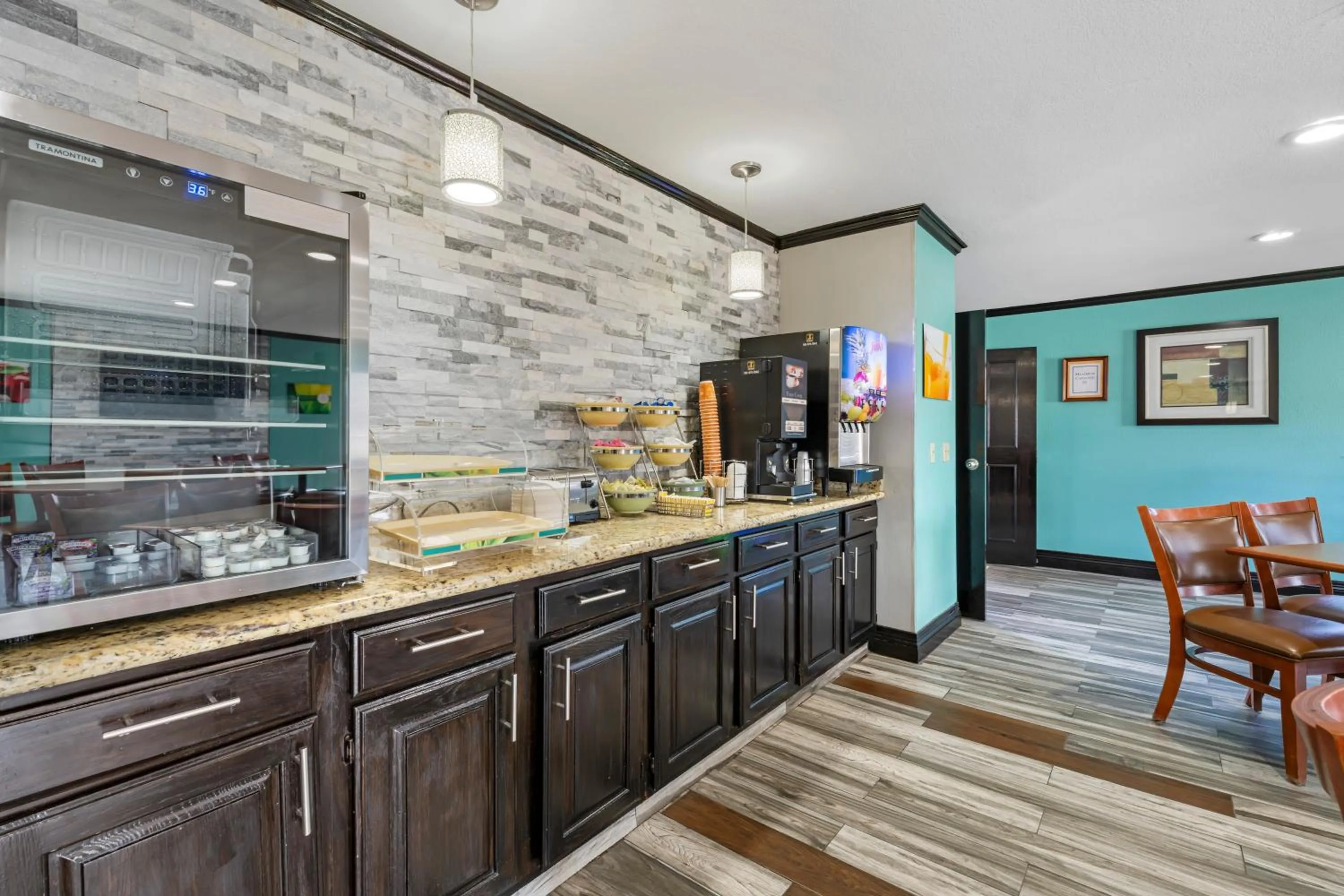 Breakfast in Quality Inn Siloam Springs West