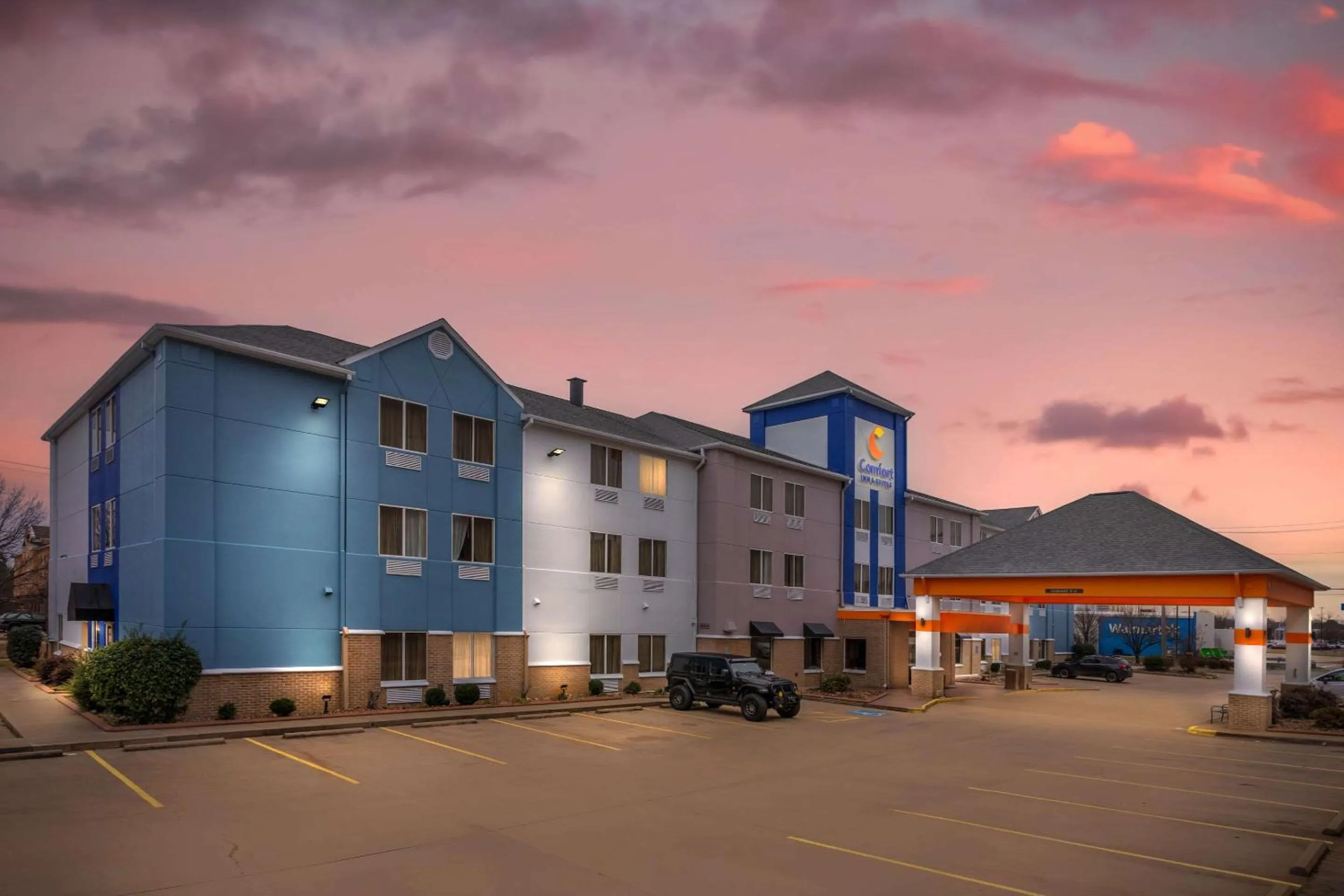 Property building in Comfort Inn & Suites Conway
