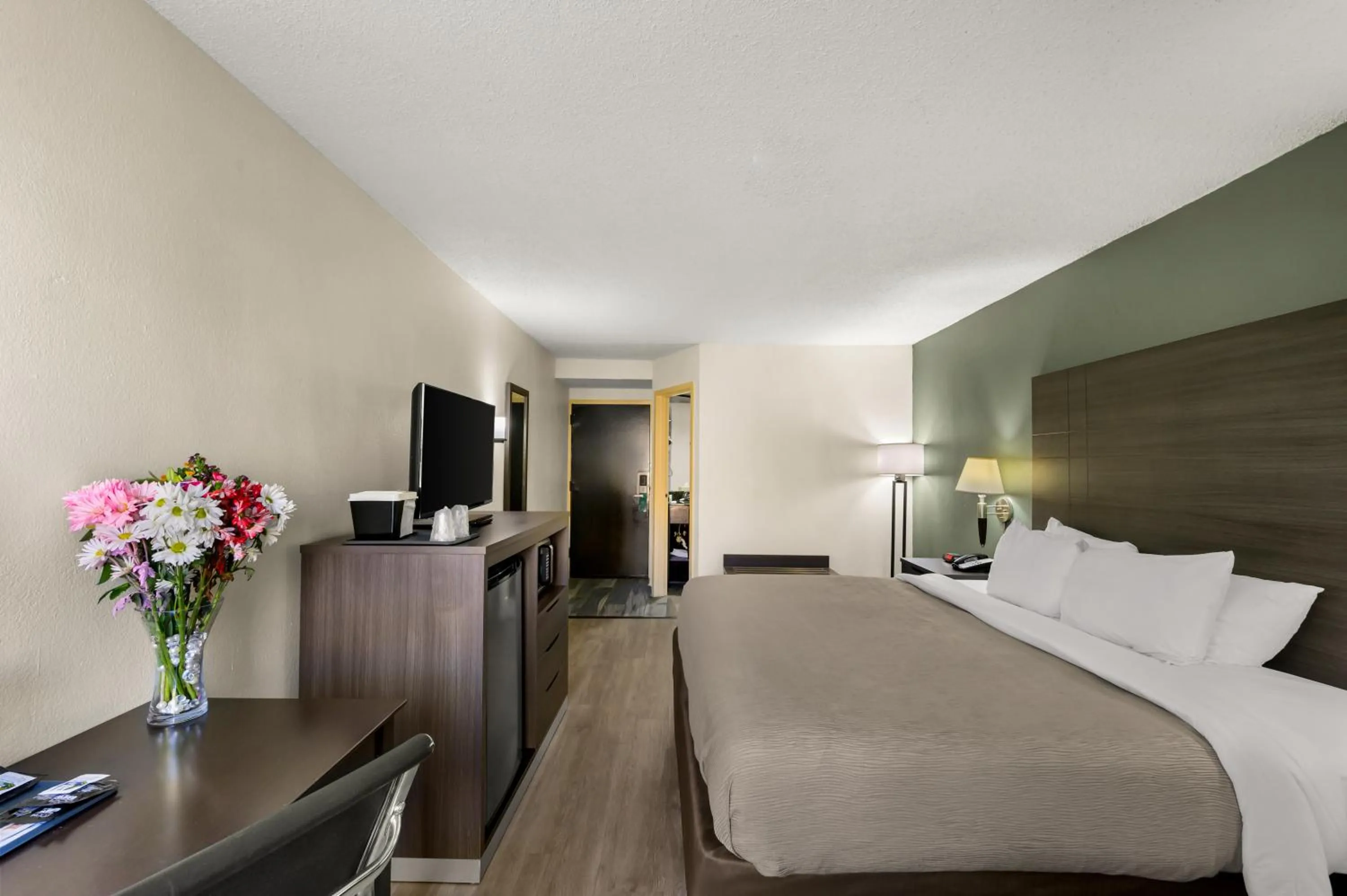 Bed in Quality Inn & Suites North Little Rock