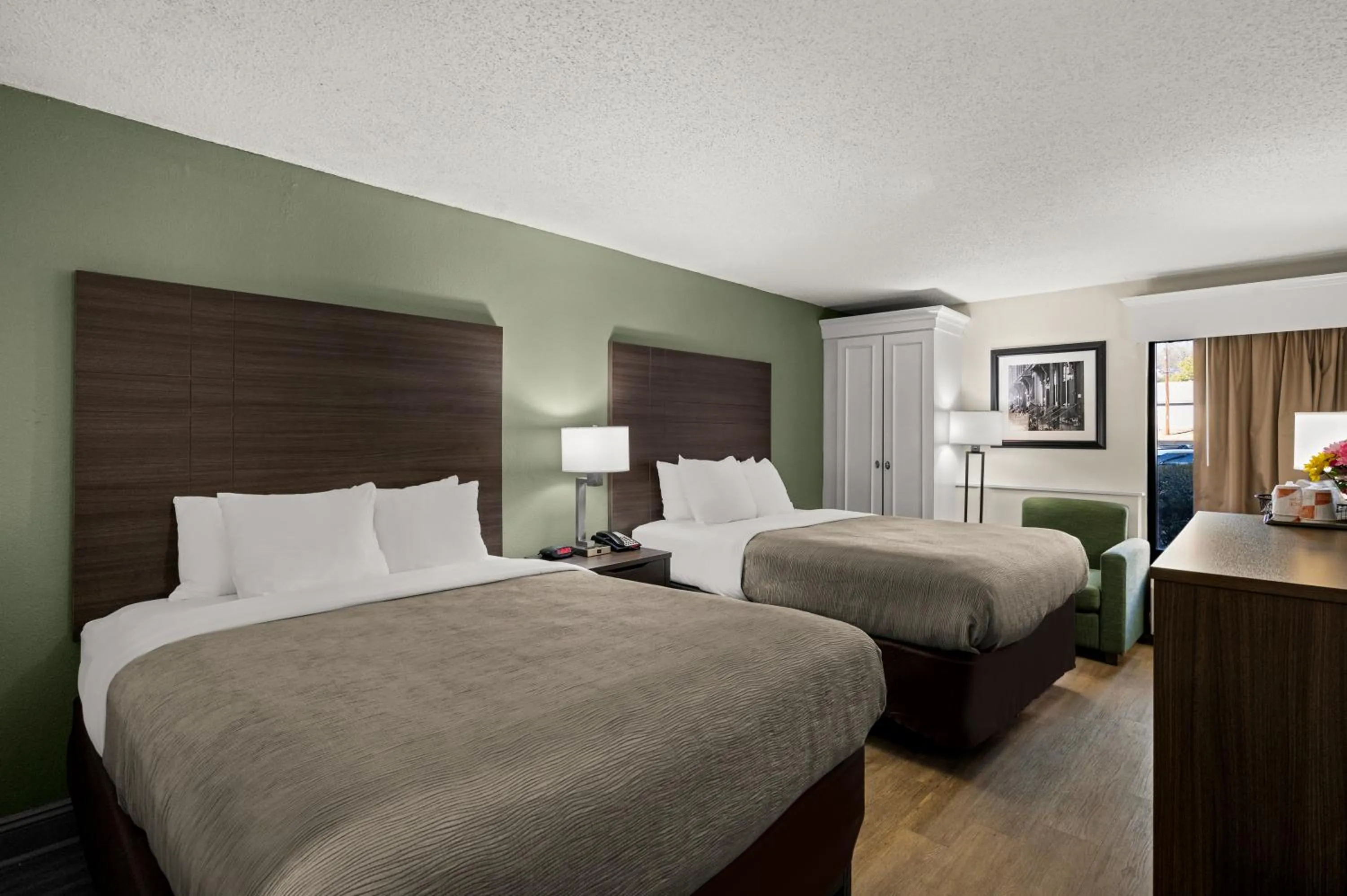 Bed in Quality Inn & Suites North Little Rock