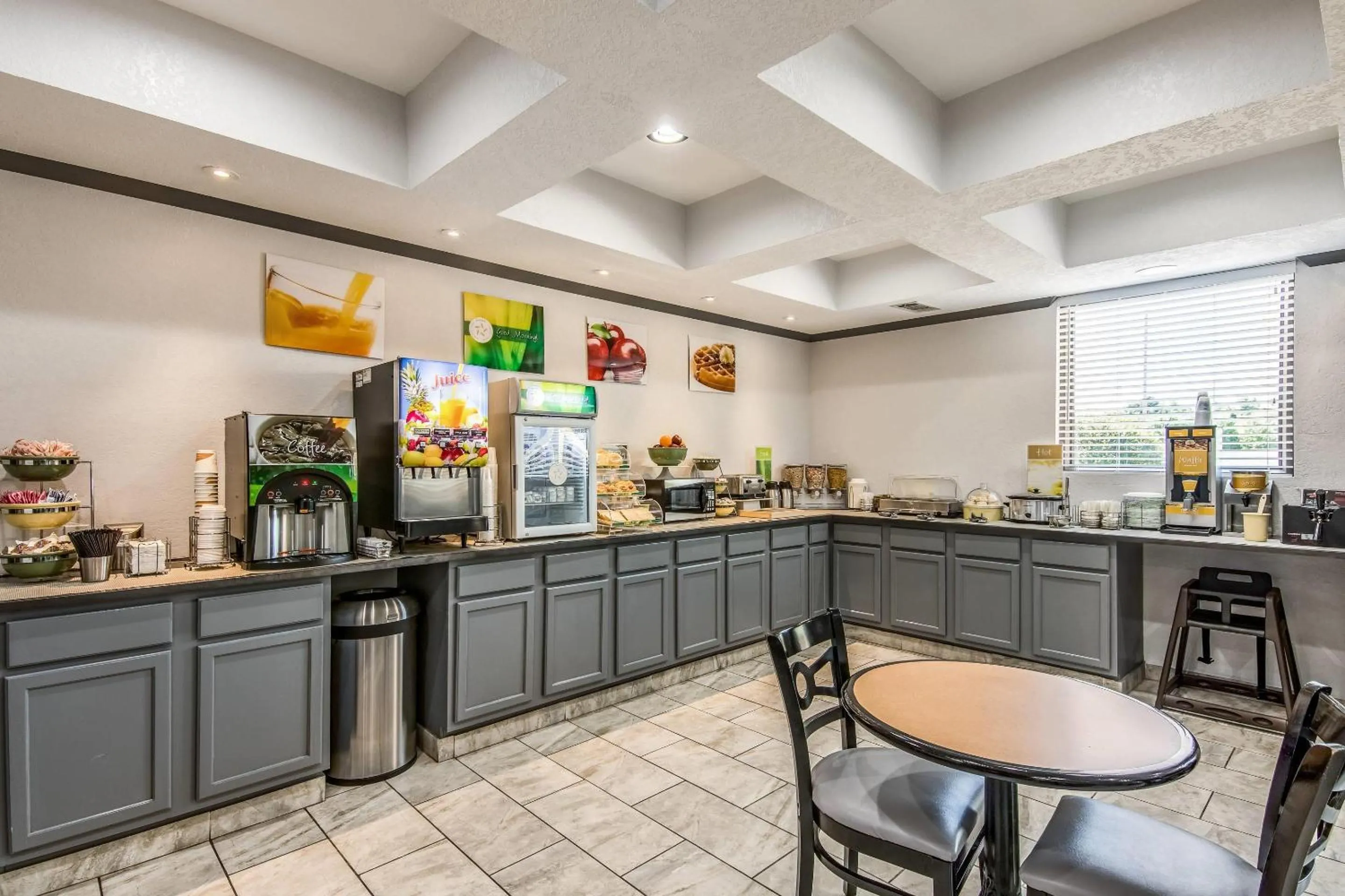 Breakfast in Quality Suites Maumelle - Little Rock Northwest