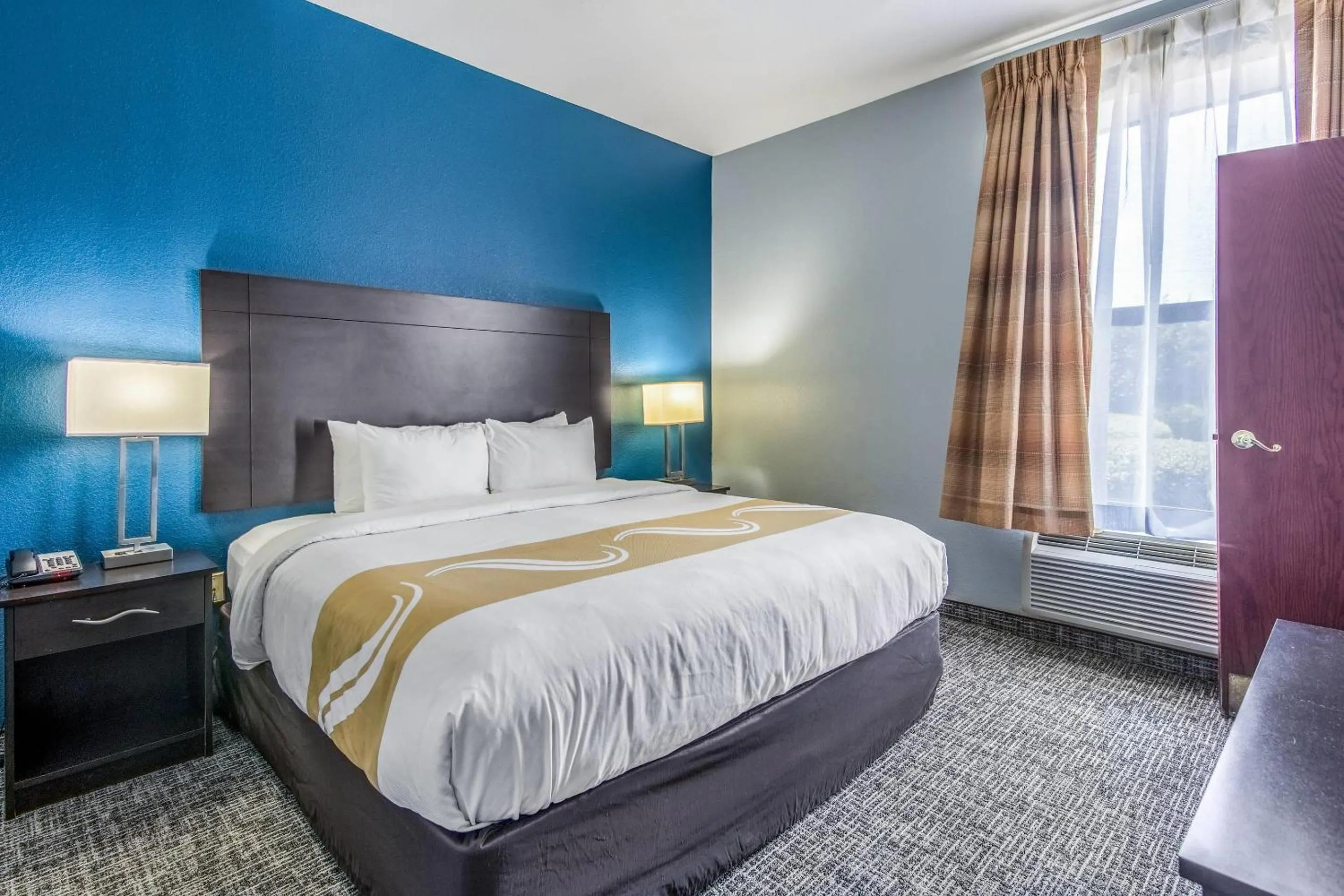 Bedroom, Bed in Quality Suites Maumelle - Little Rock Northwest