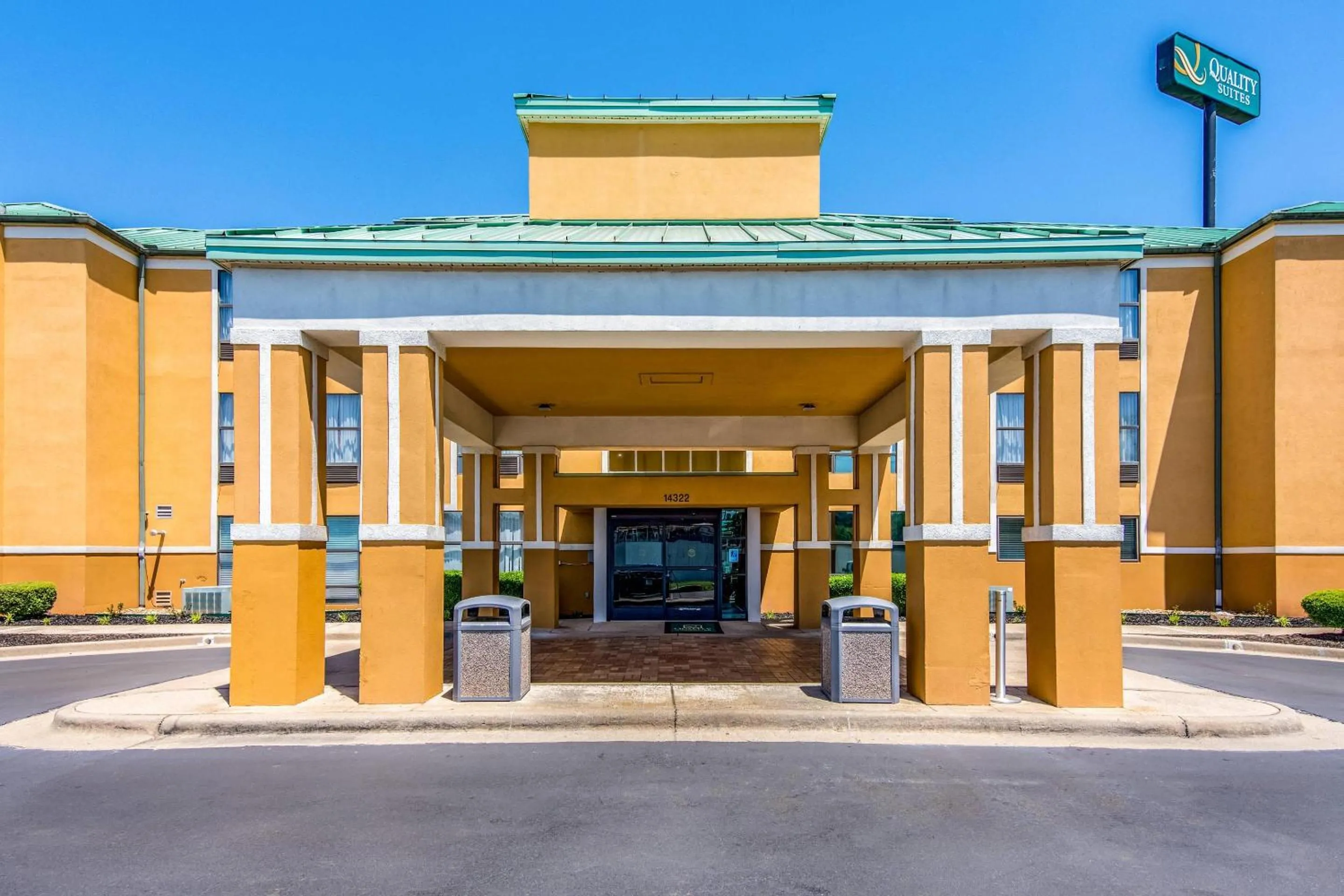 Property building in Quality Suites Maumelle - Little Rock Northwest