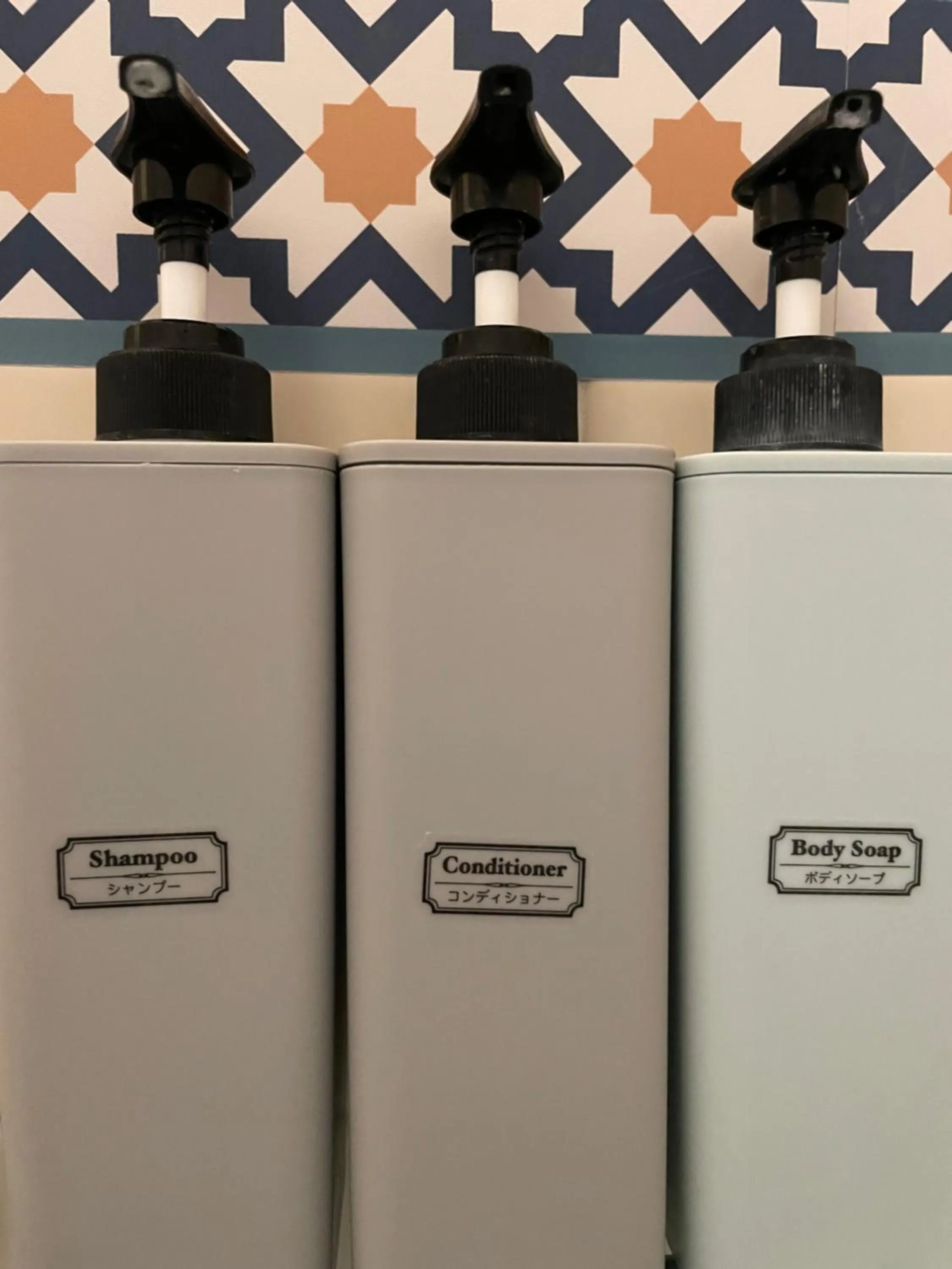 Shower in 777 Takamatsu Guest House