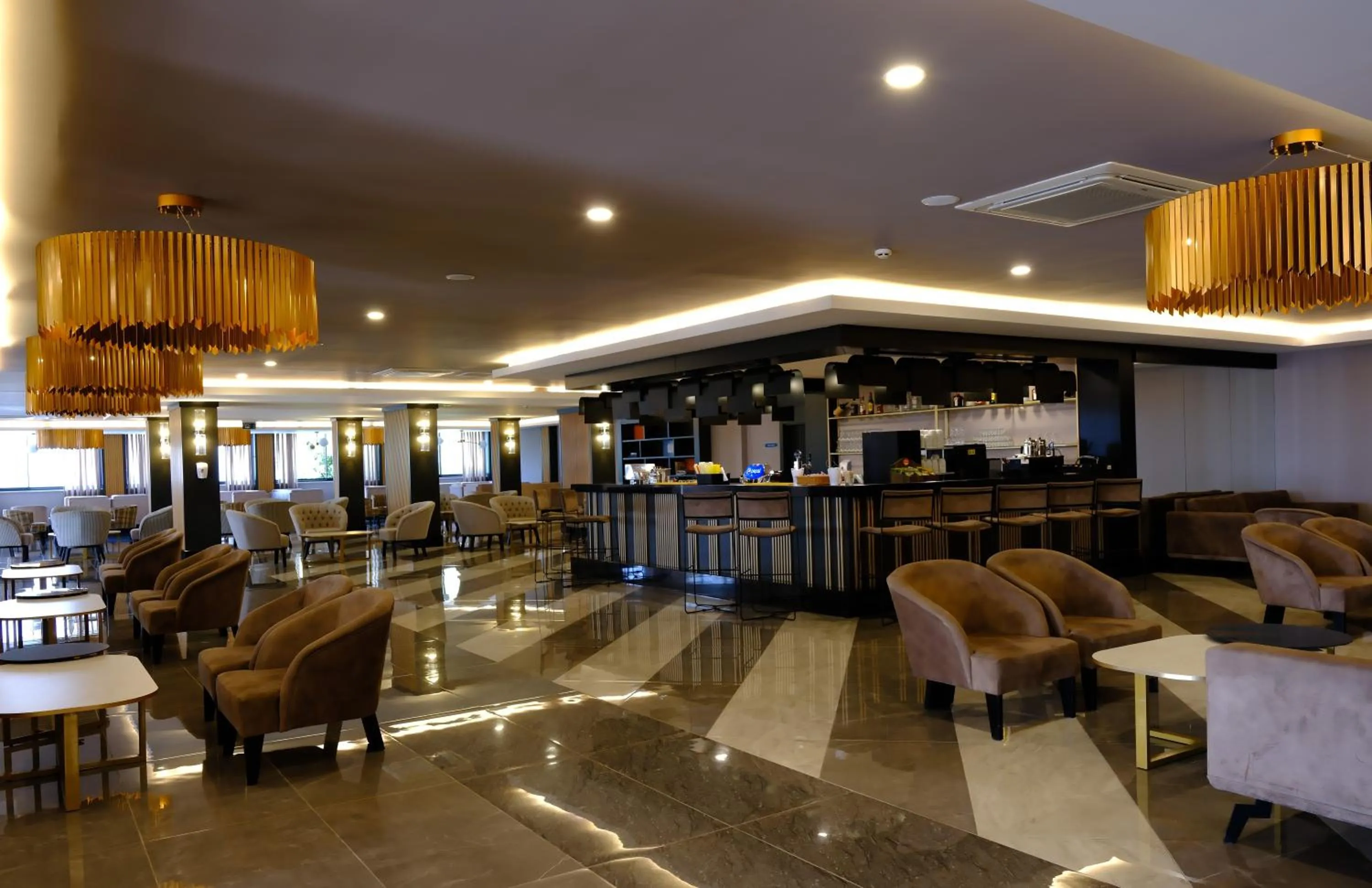 Restaurant/places to eat in Master Family Club