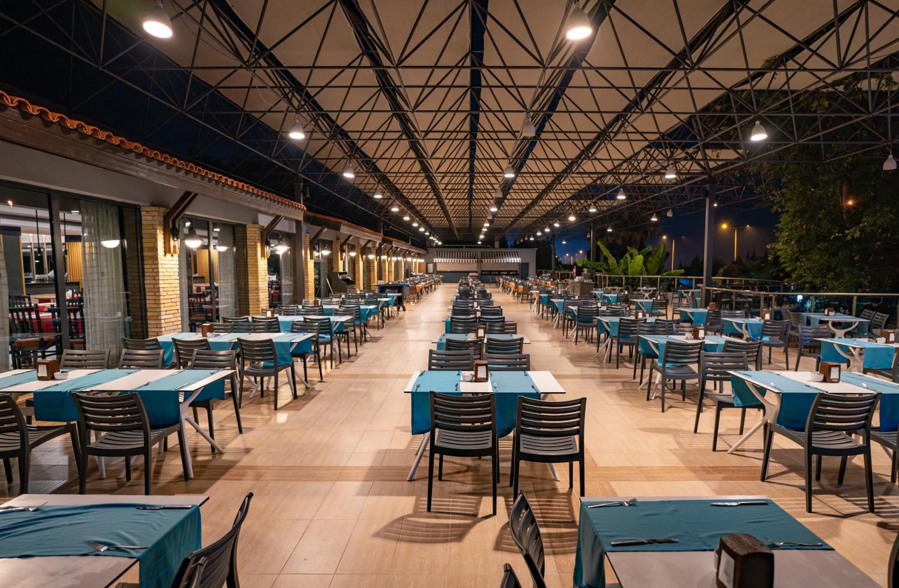 Restaurant/places to eat in Master Family Club