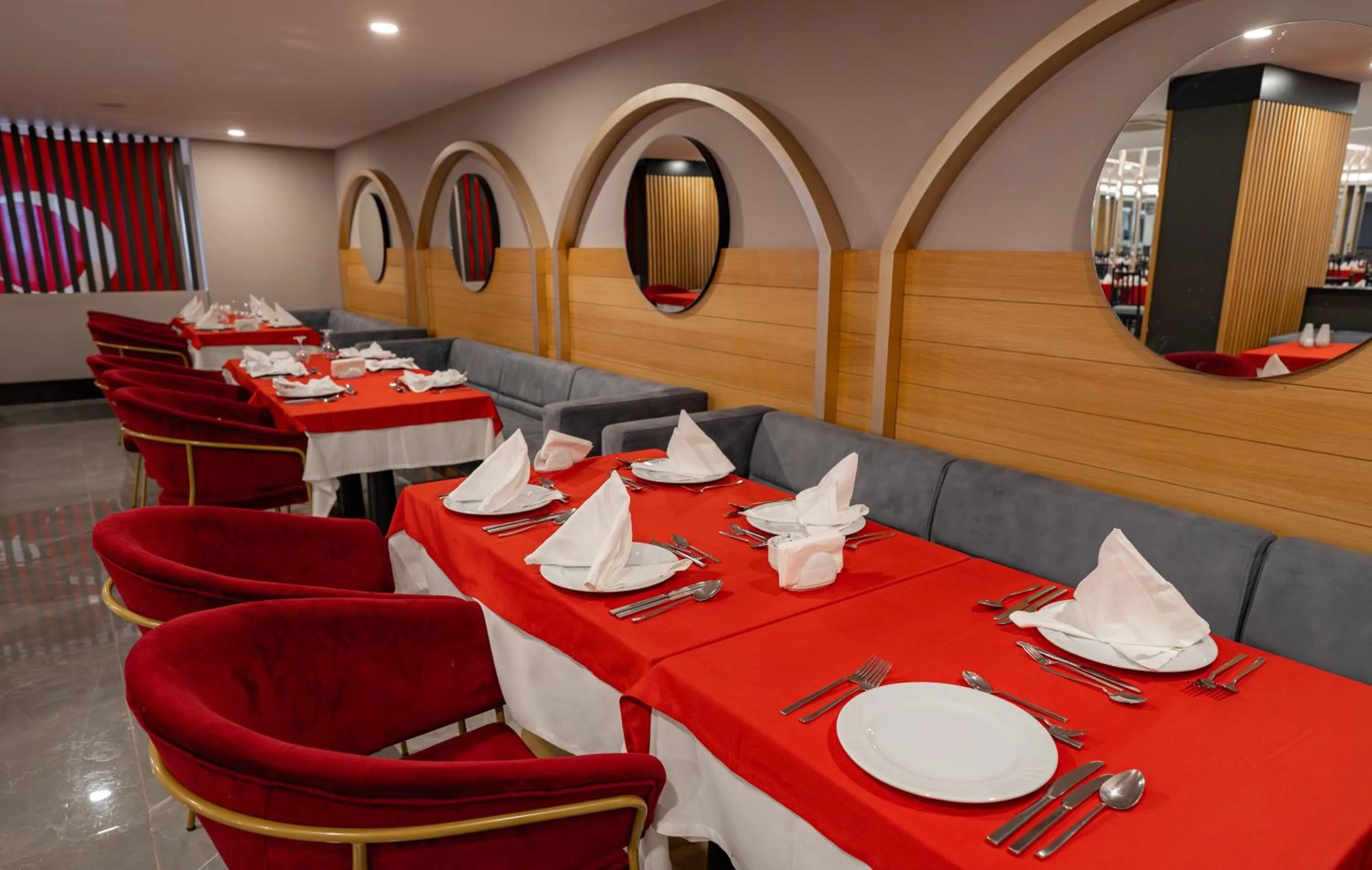 Restaurant/places to eat in Master Family Club