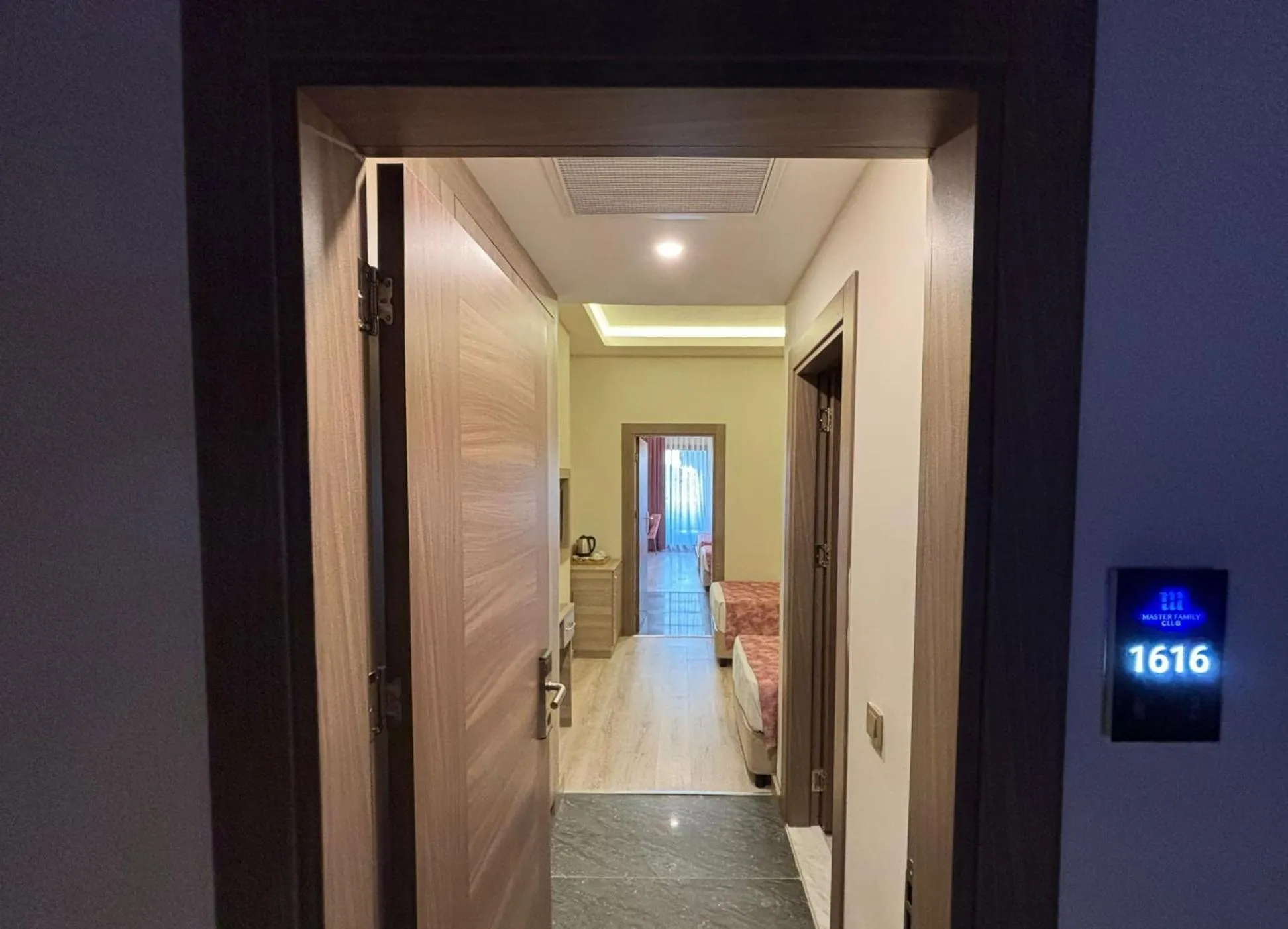 Photo of the whole room in Master Family Club