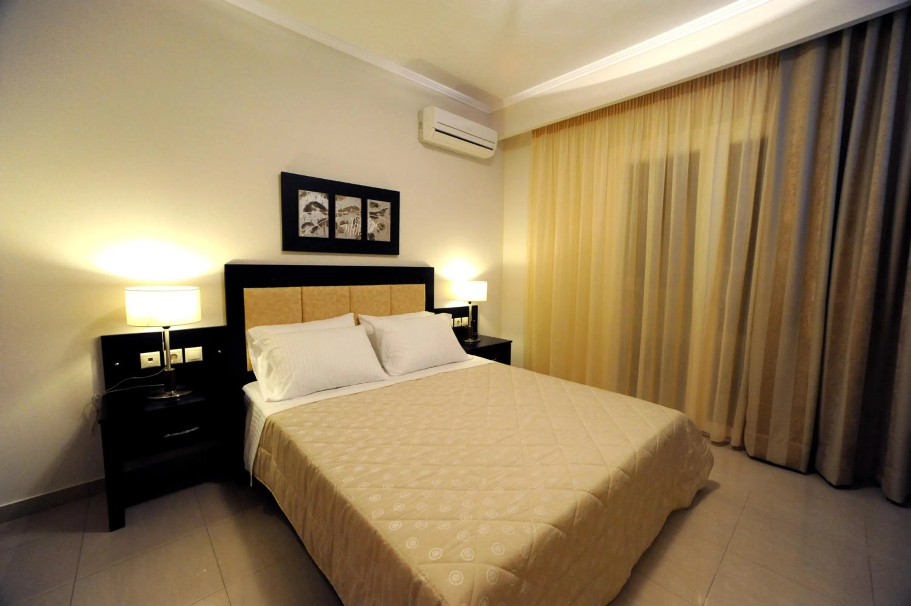 Bed in Mamfredas Luxury Resort