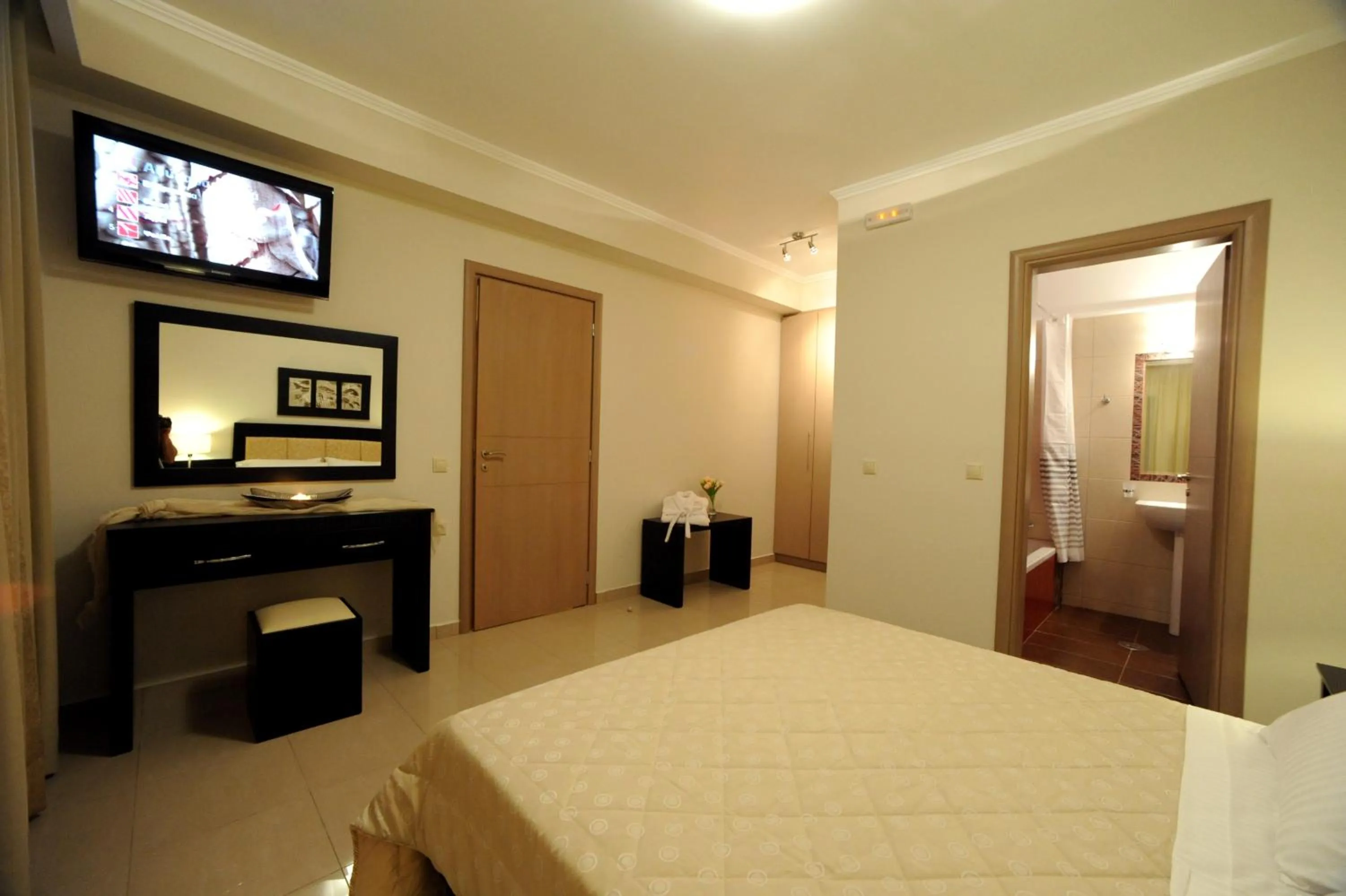 Bed in Mamfredas Luxury Resort