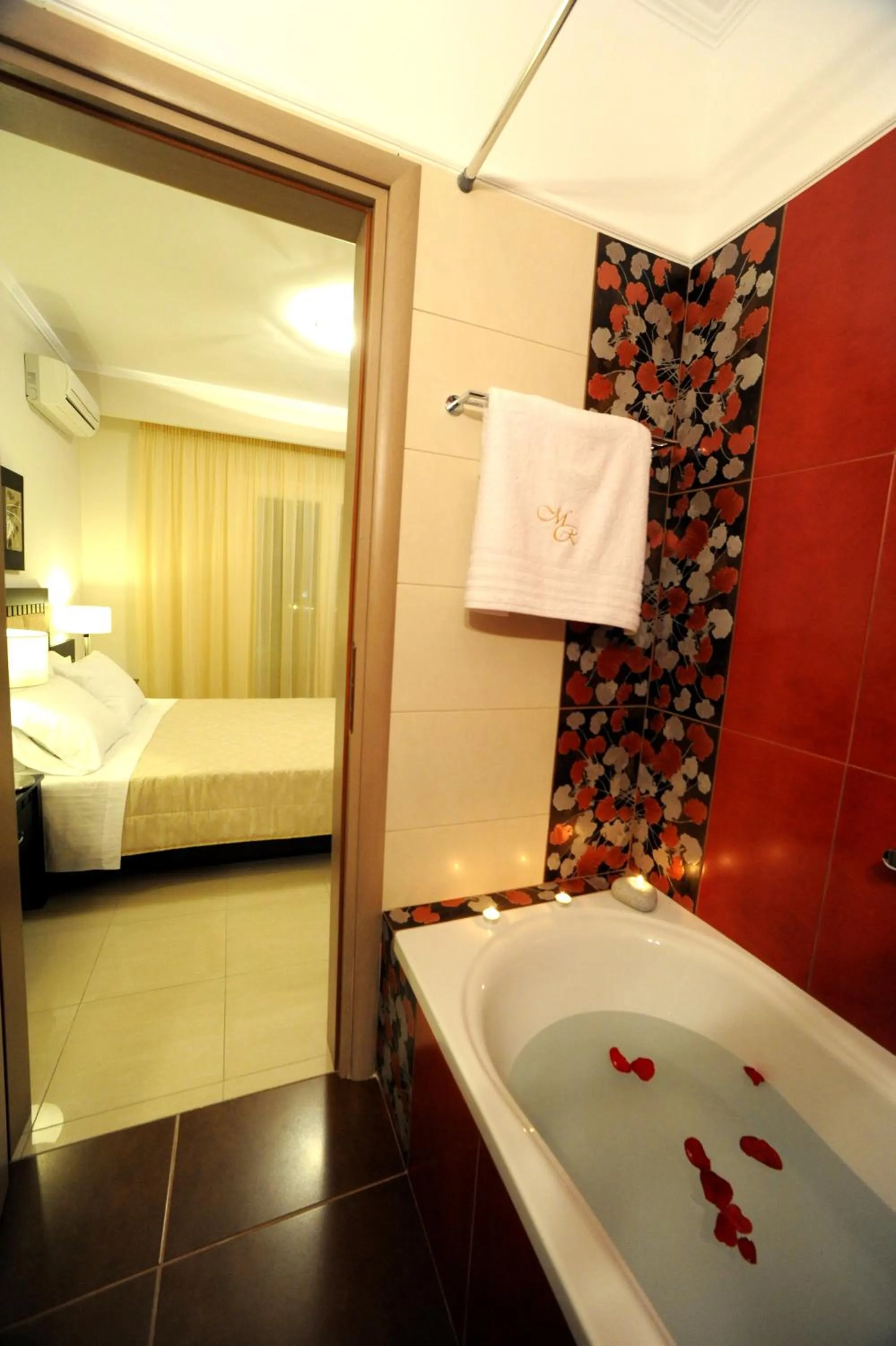 Bathroom, Bed in Mamfredas Luxury Resort