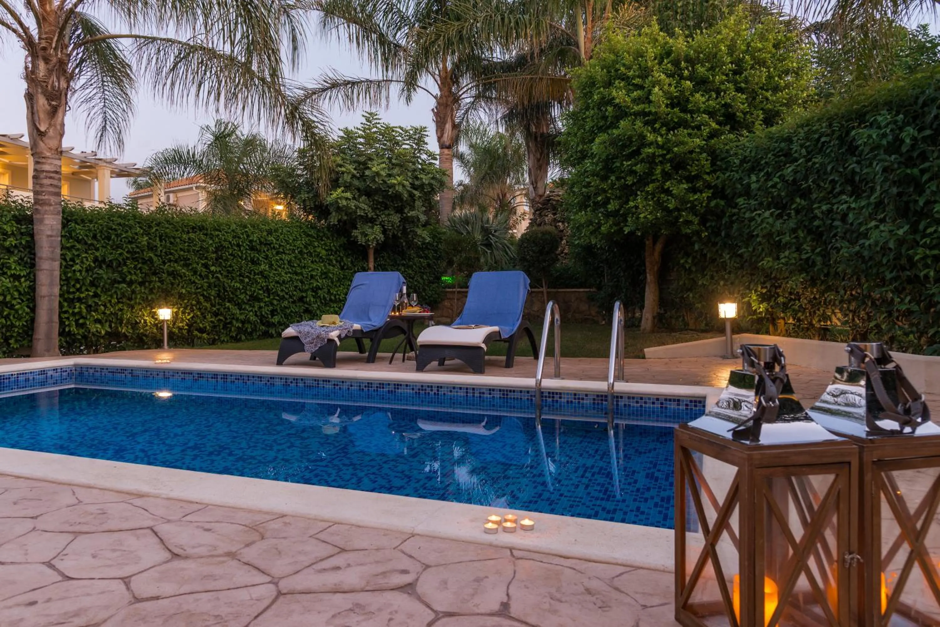 Swimming pool in Mamfredas Luxury Resort