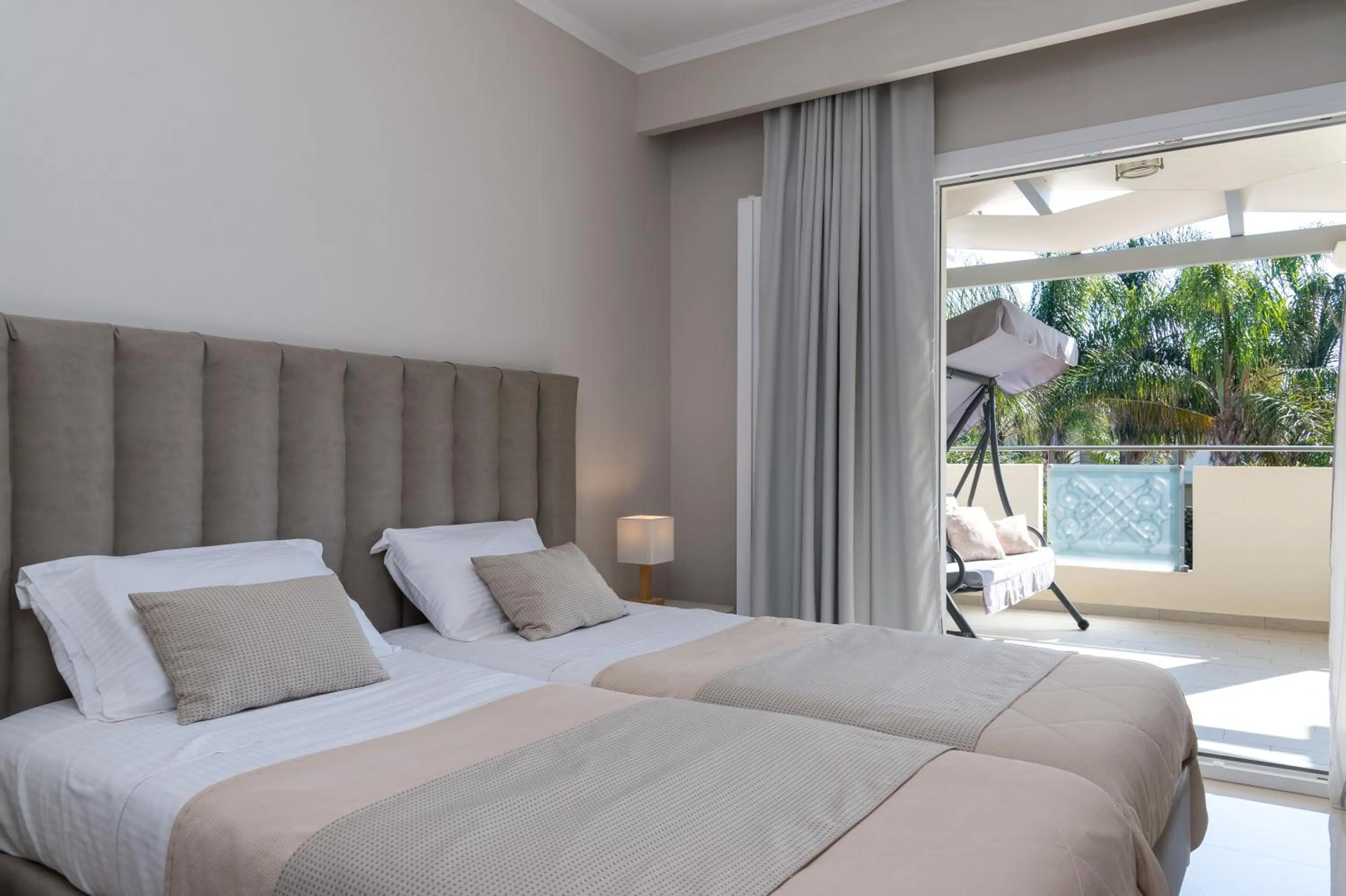 Bed in Mamfredas Luxury Resort