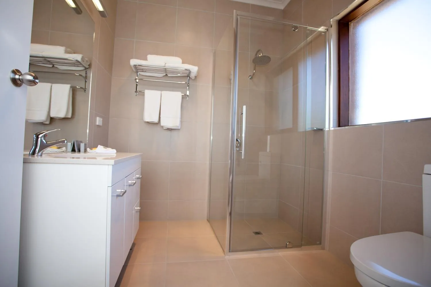 Shower in Mercure Port of Echuca