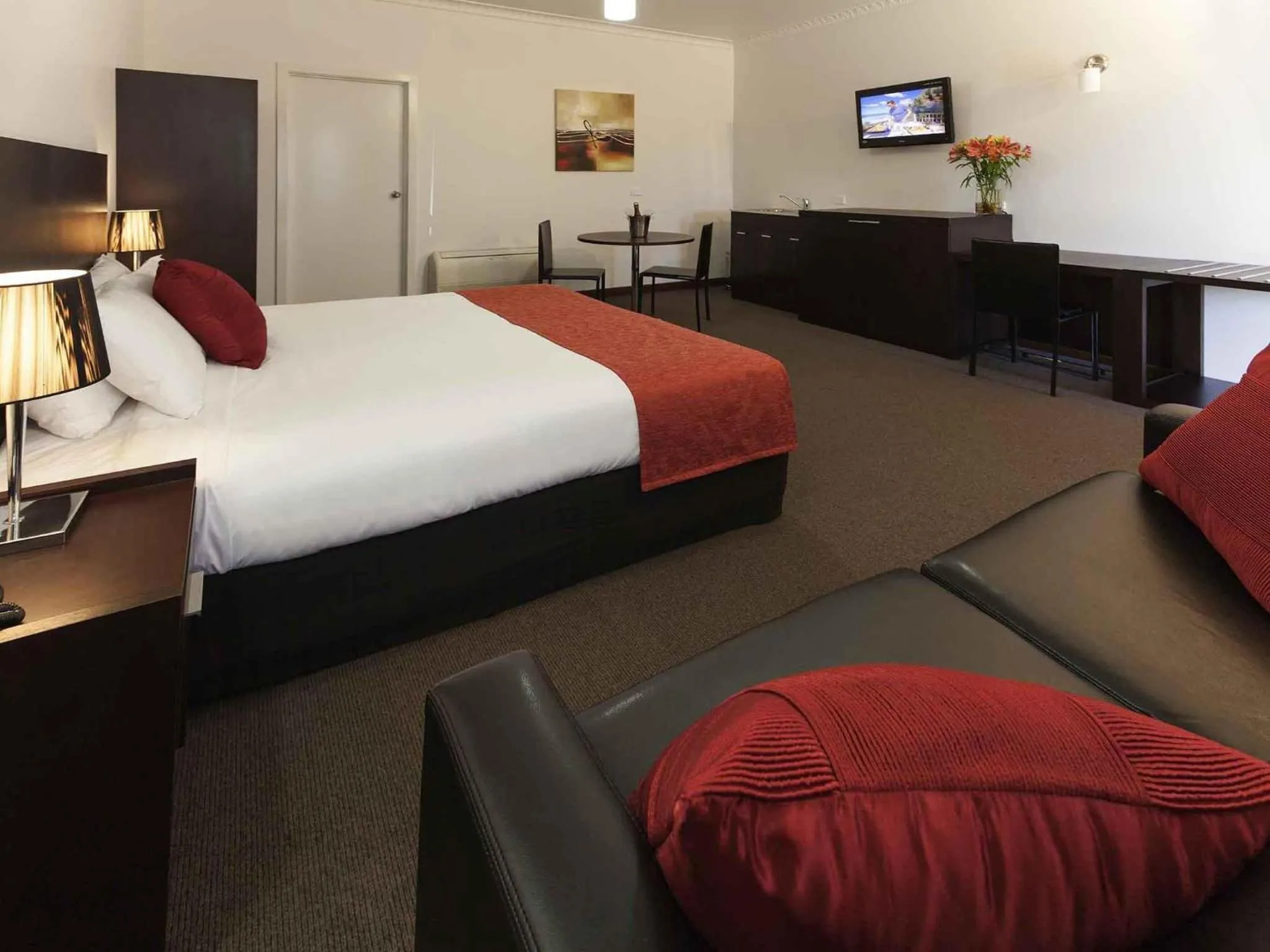 Bedroom, Bed in Mercure Port of Echuca