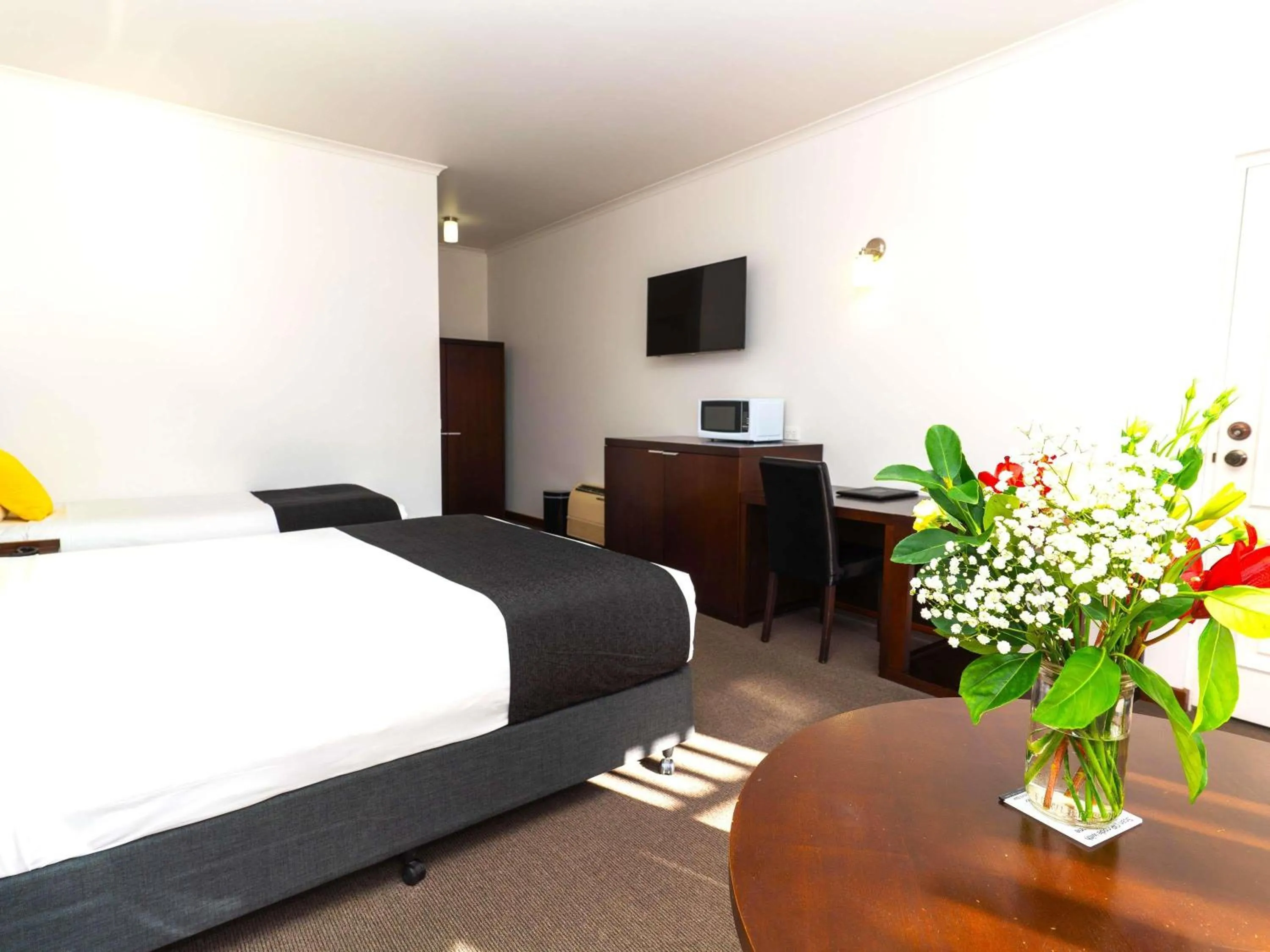 Bedroom, Bed in Mercure Port of Echuca