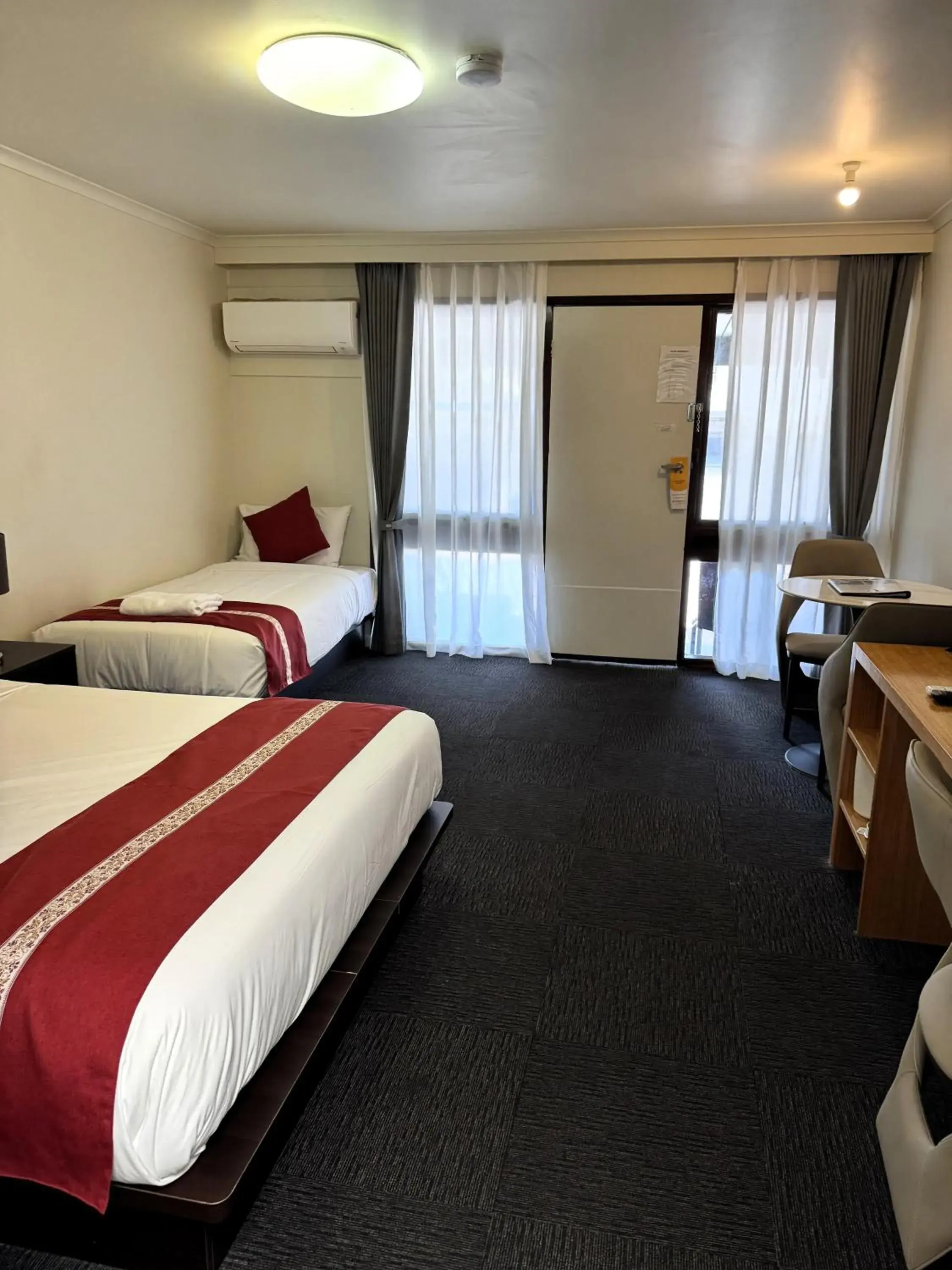 Superior Queen Room in Botanical Hamilton Superior Queen Room in Botanical Hamilton