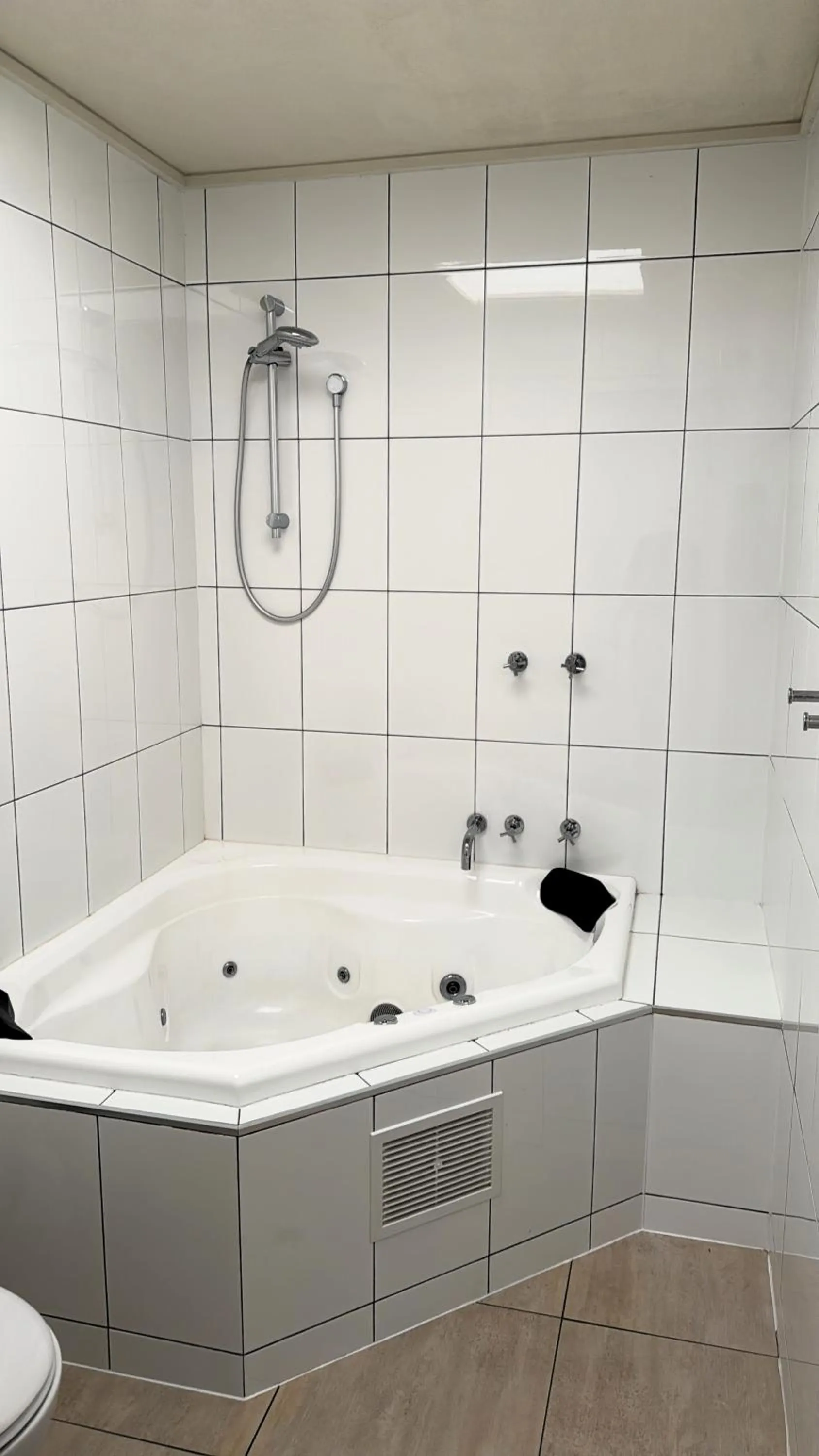 Bath in Botanical Hamilton