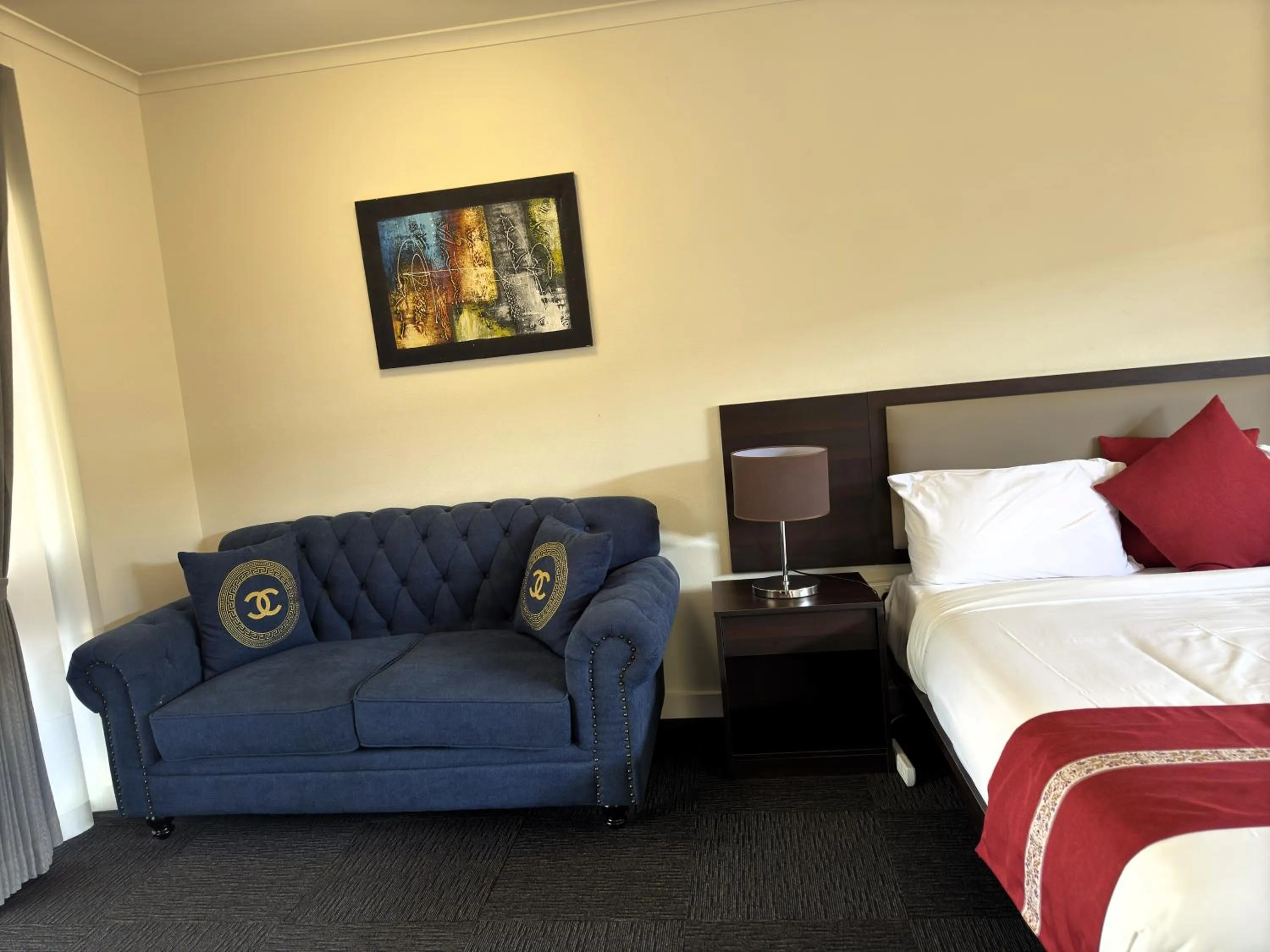 Seating area, Bed in Botanical Hamilton