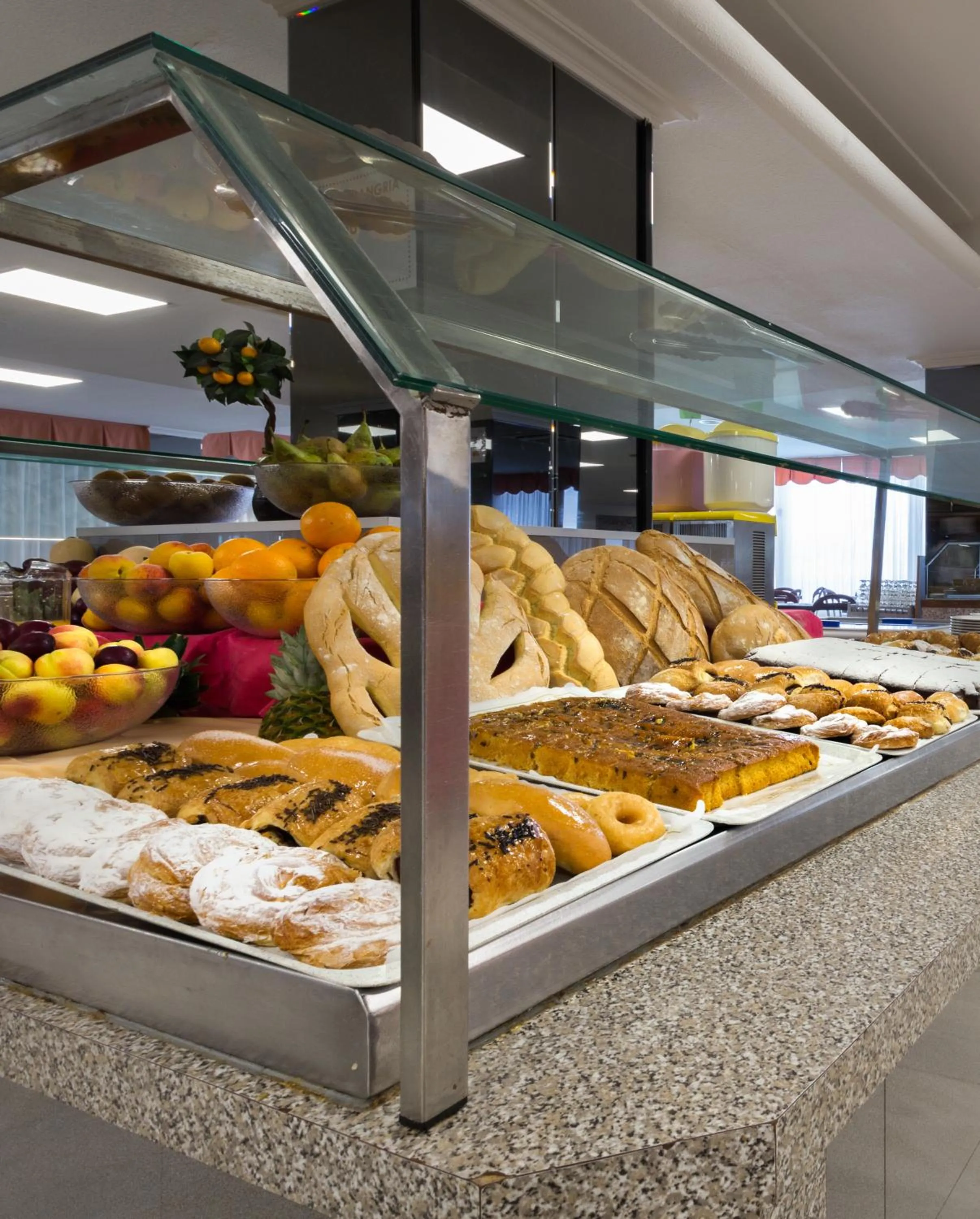 Restaurant/places to eat in Hotel Izán Cavanna