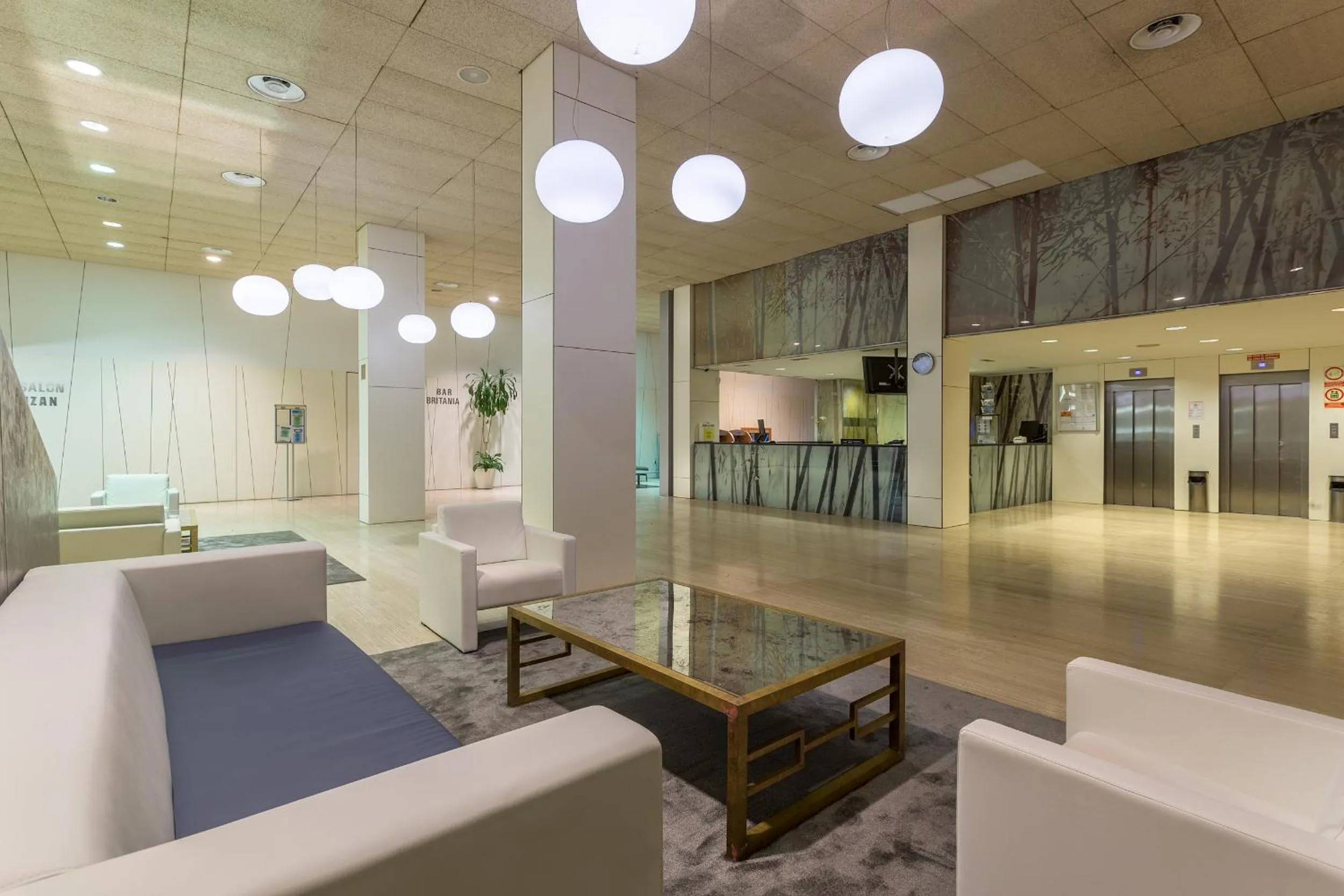 Facade/entrance in Hotel Izán Cavanna