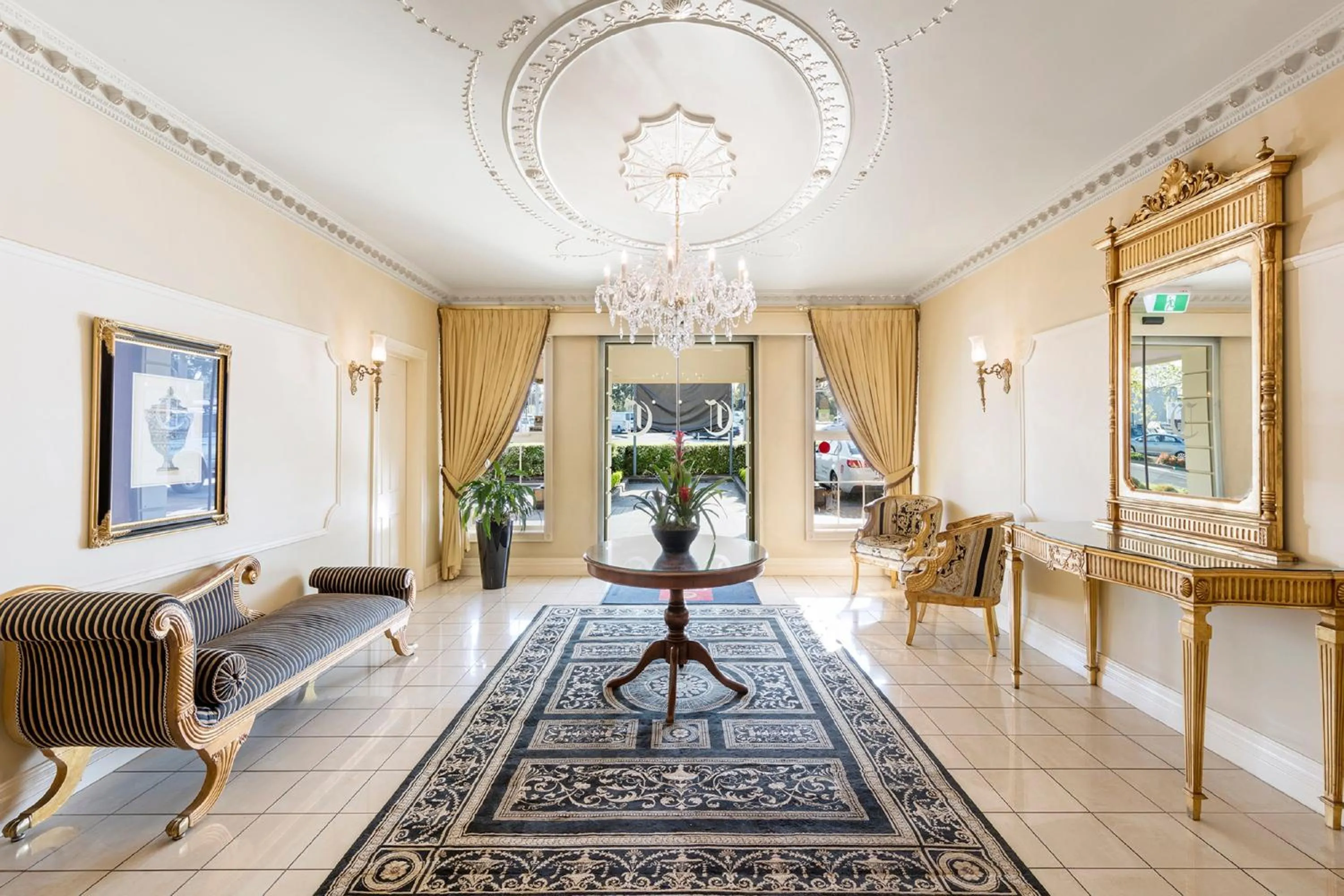 Lobby or reception in Canterbury International Hotel