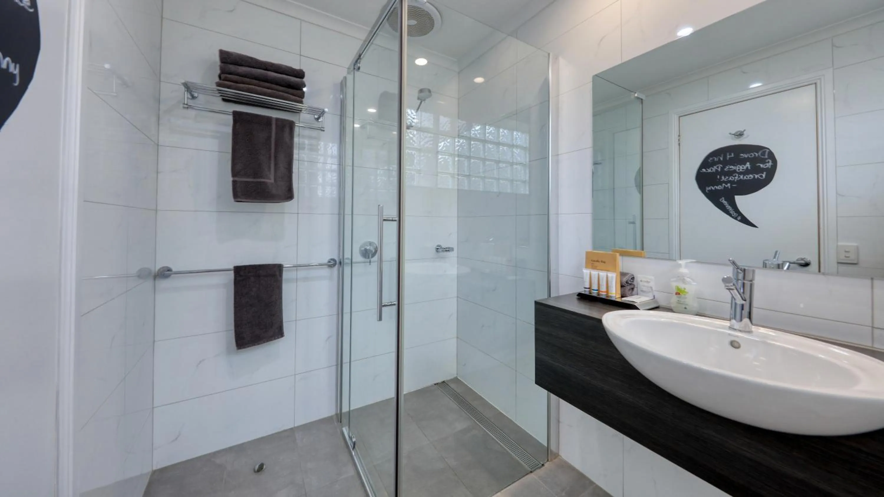 Shower in Comfort Inn Lady Augusta