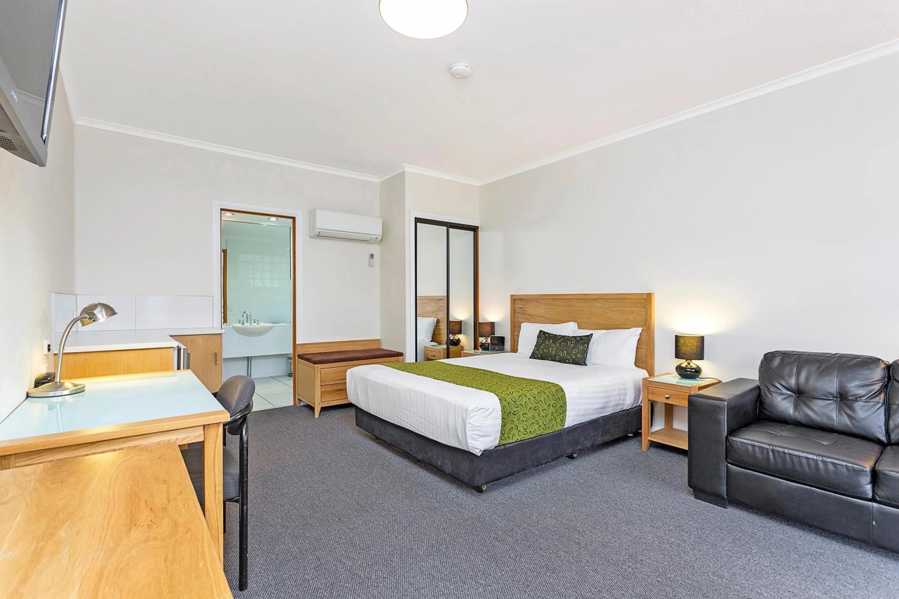 Photo of the whole room, Bed in Comfort Inn Lady Augusta