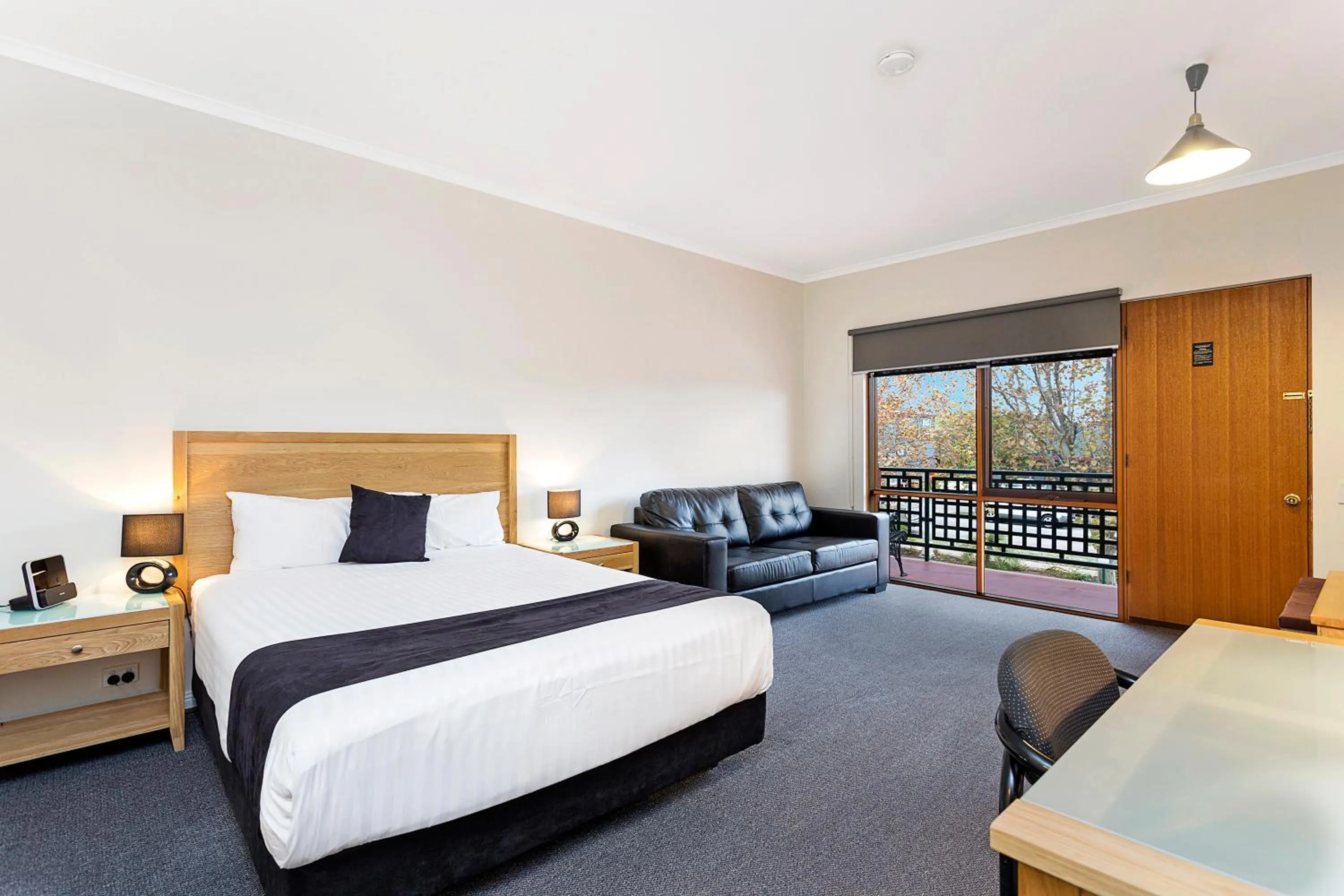 Restaurant/places to eat, Bed in Comfort Inn Lady Augusta