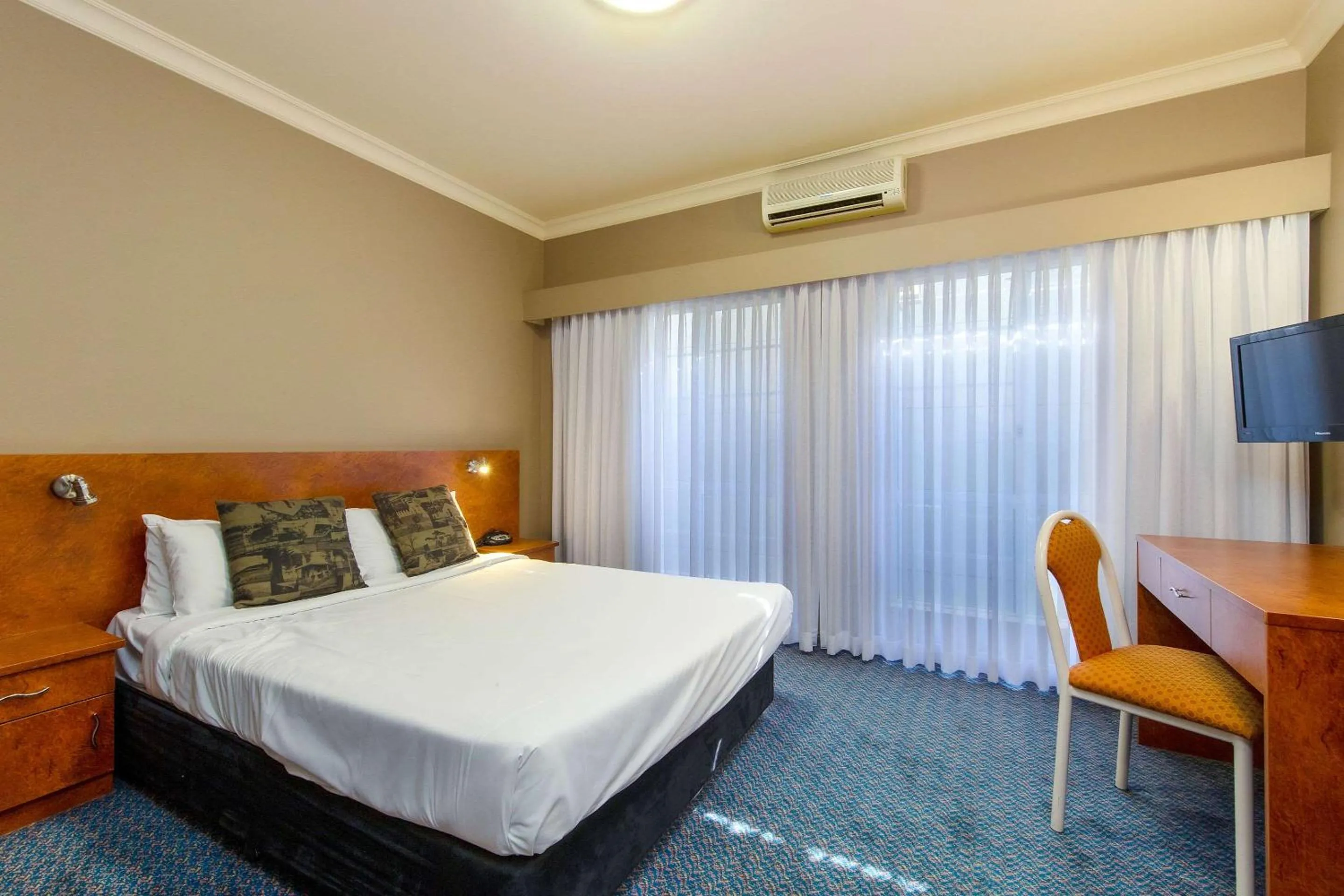 Bedroom, Bed in Quality Inn Penrith Sydney