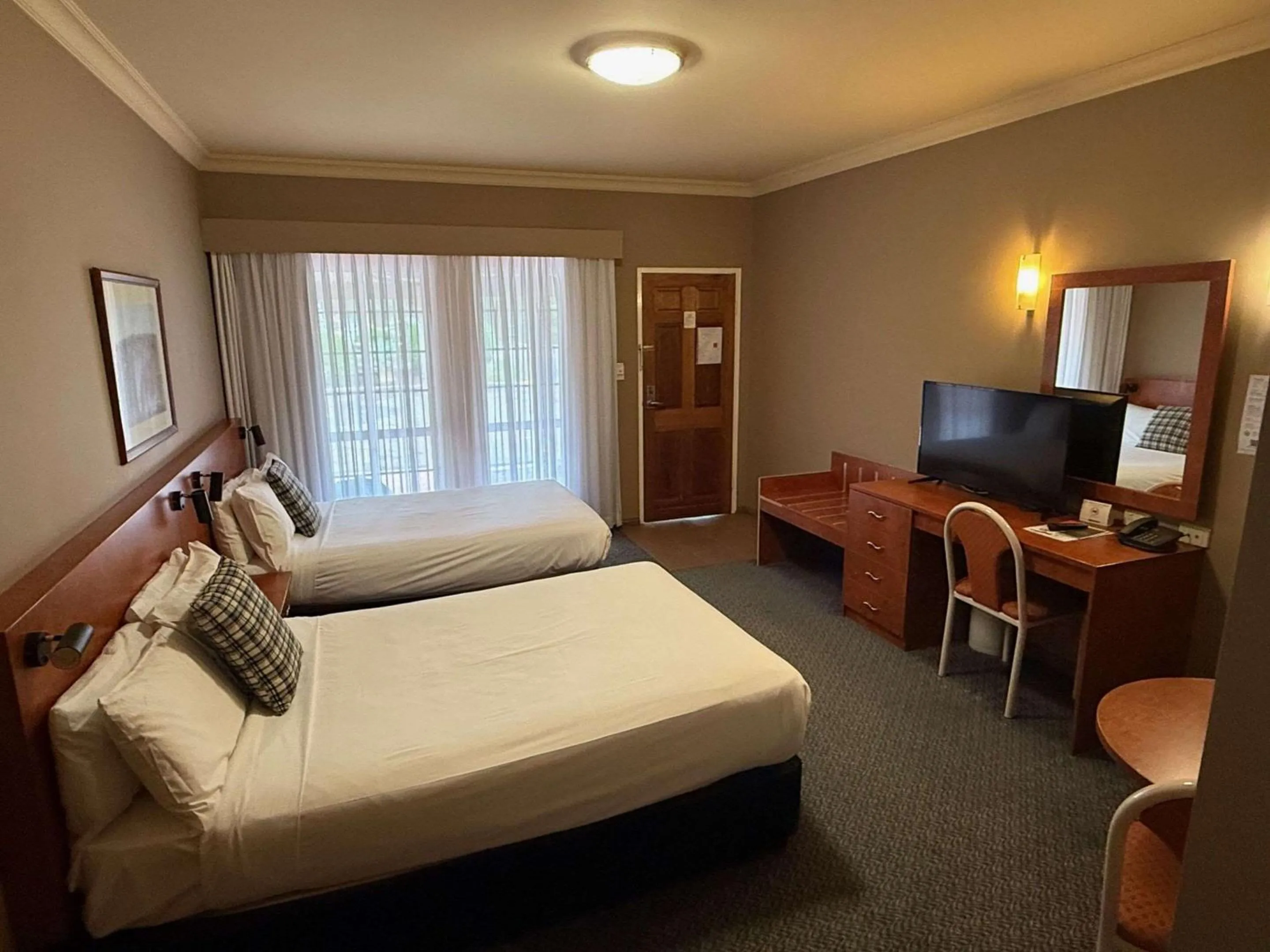 Bedroom, Bed in Quality Inn Penrith Sydney