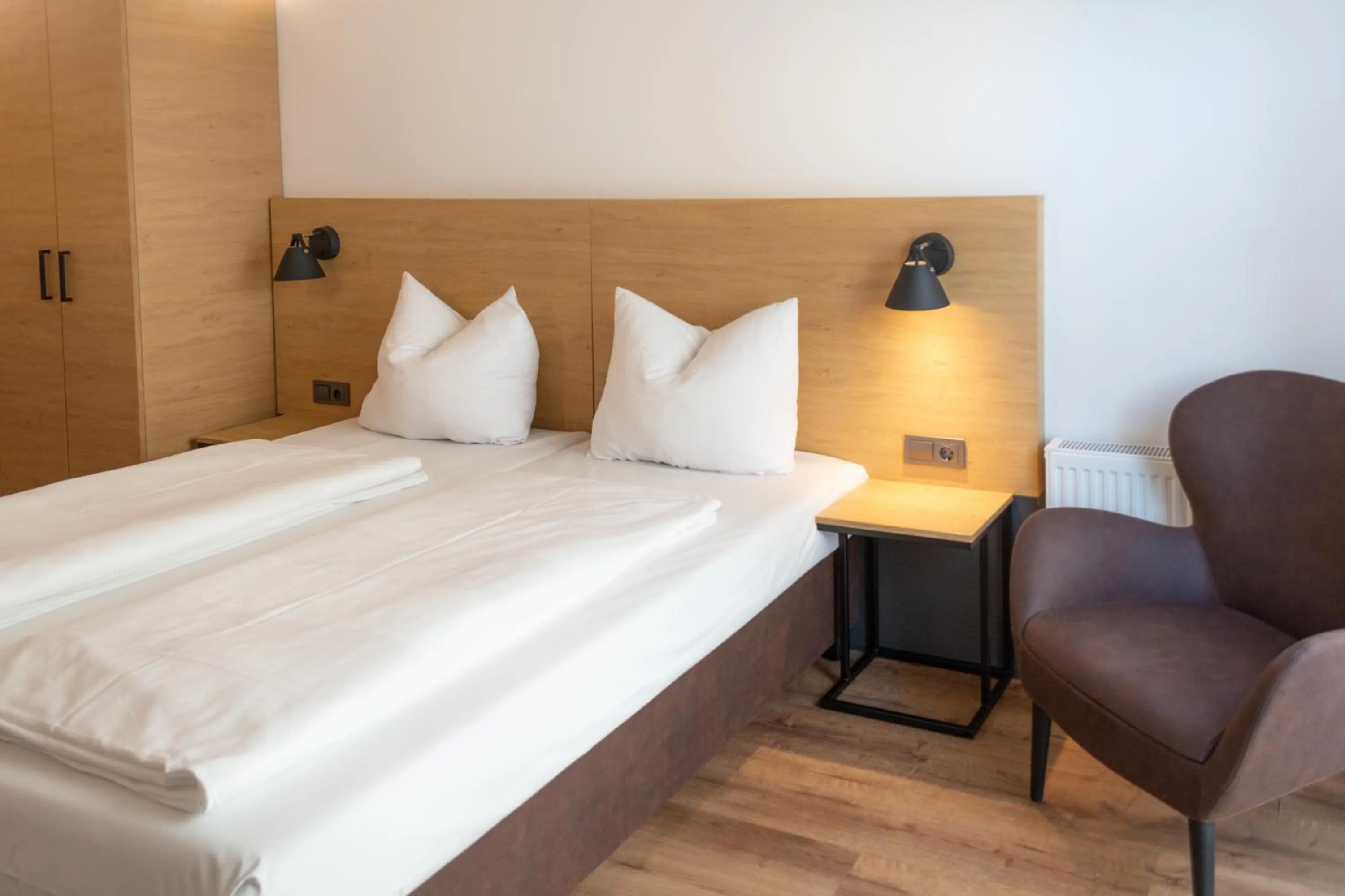 Bed in LA serviced apartments