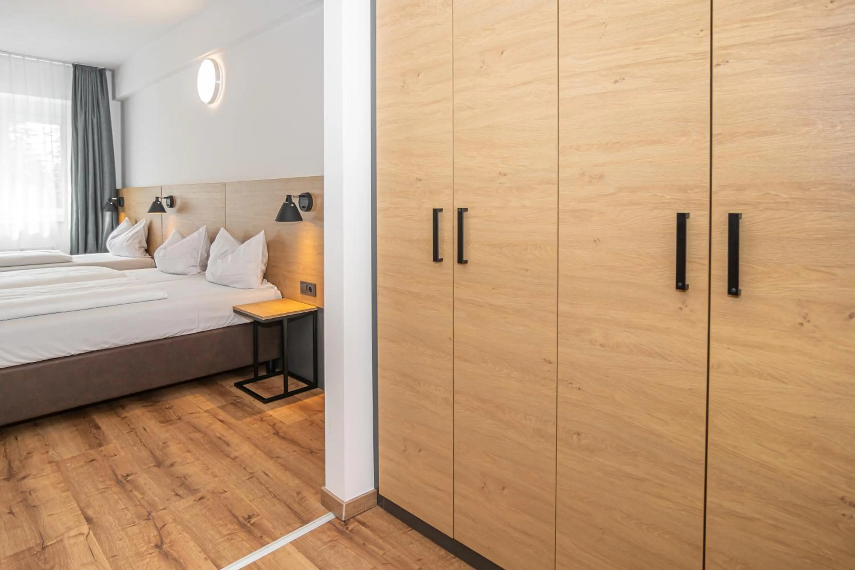 wardrobe, Bed in LA serviced apartments