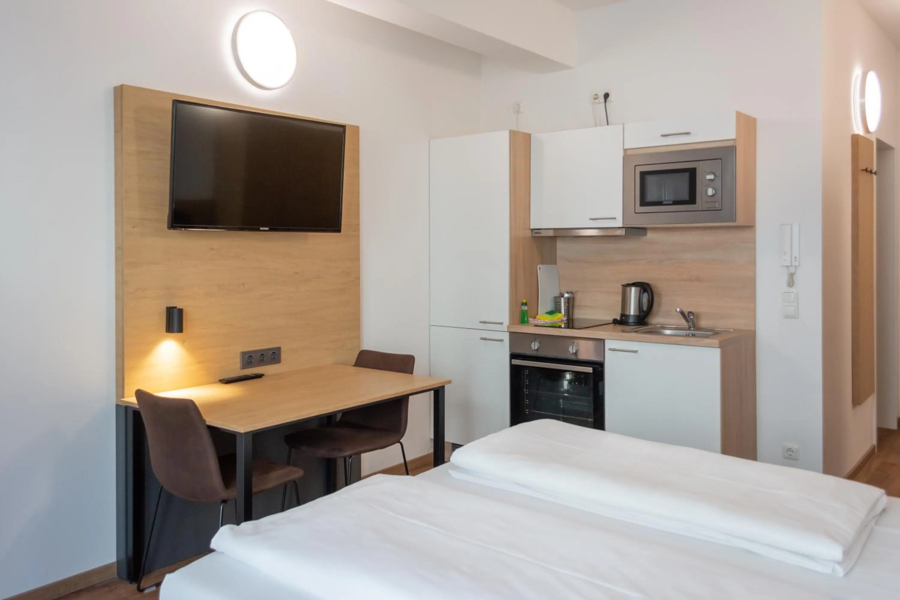 Kitchen or kitchenette, Bed in LA serviced apartments