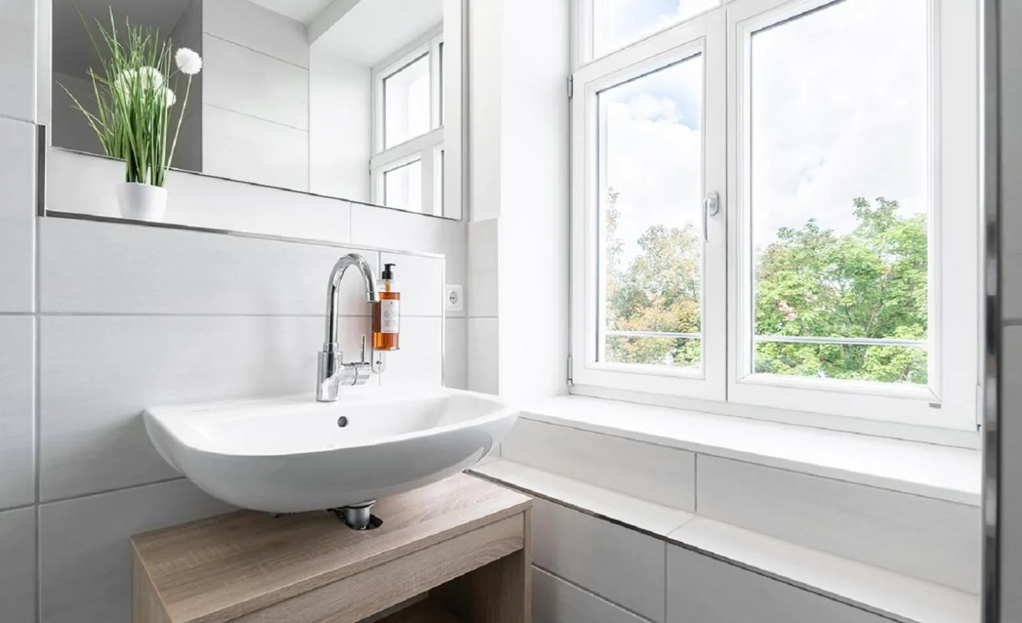 Bathroom in LA serviced apartments