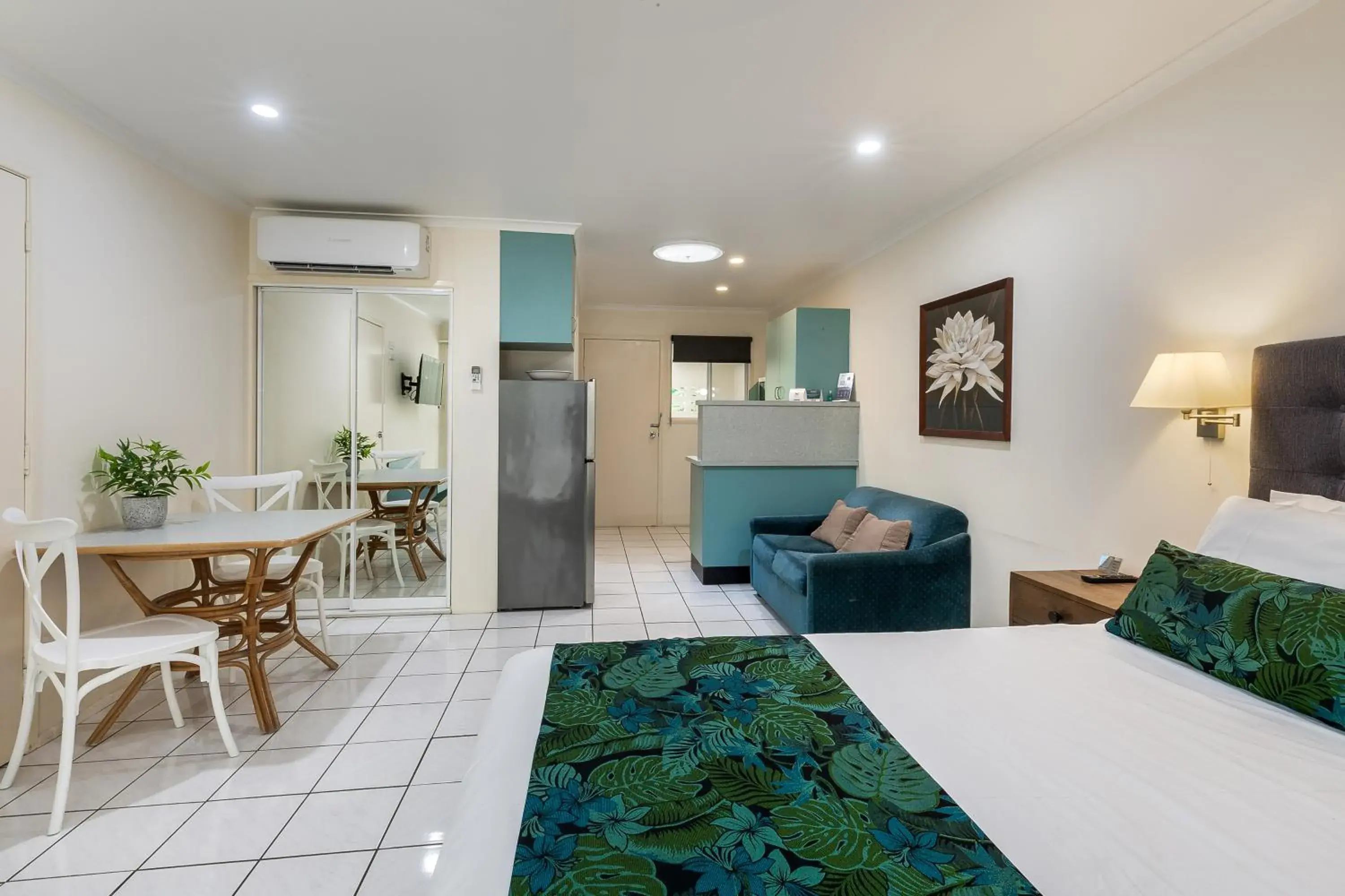 Queen Room with Garden View - Non Smoking/Ground floor in Comfort Resort Blue Pacific Queen Room with Garden View - Non Smoking/Ground floor in Comfort Resort Blue Pacific