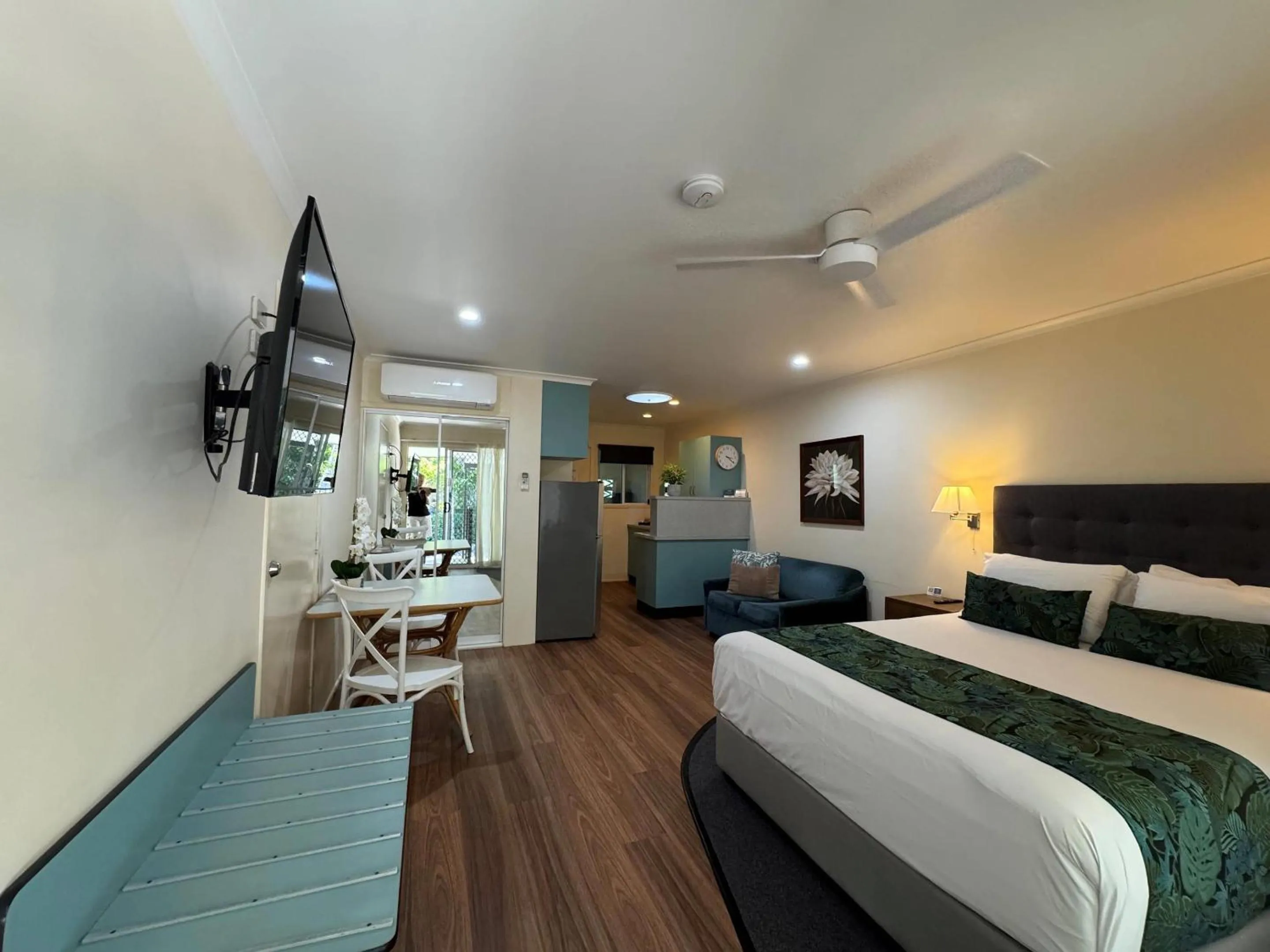 Bedroom, Bed in Comfort Resort Blue Pacific