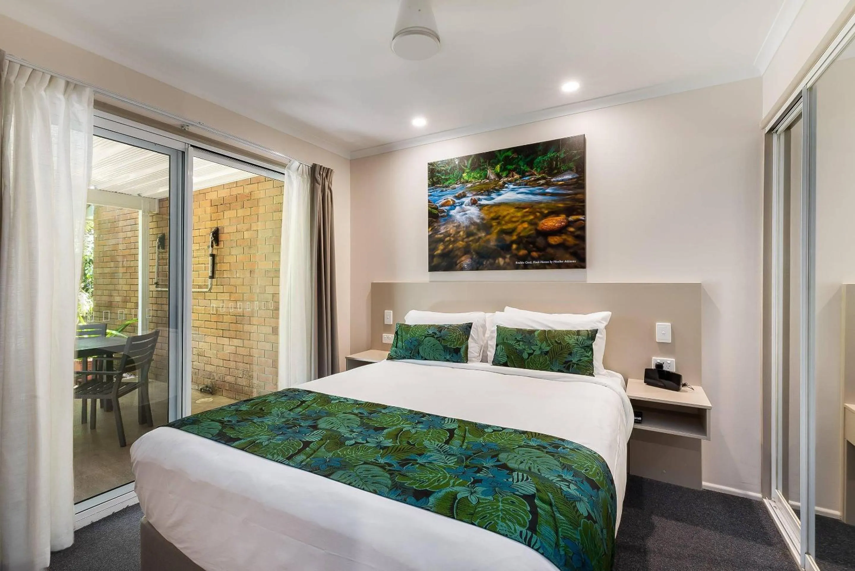 Bedroom, Bed in Comfort Resort Blue Pacific