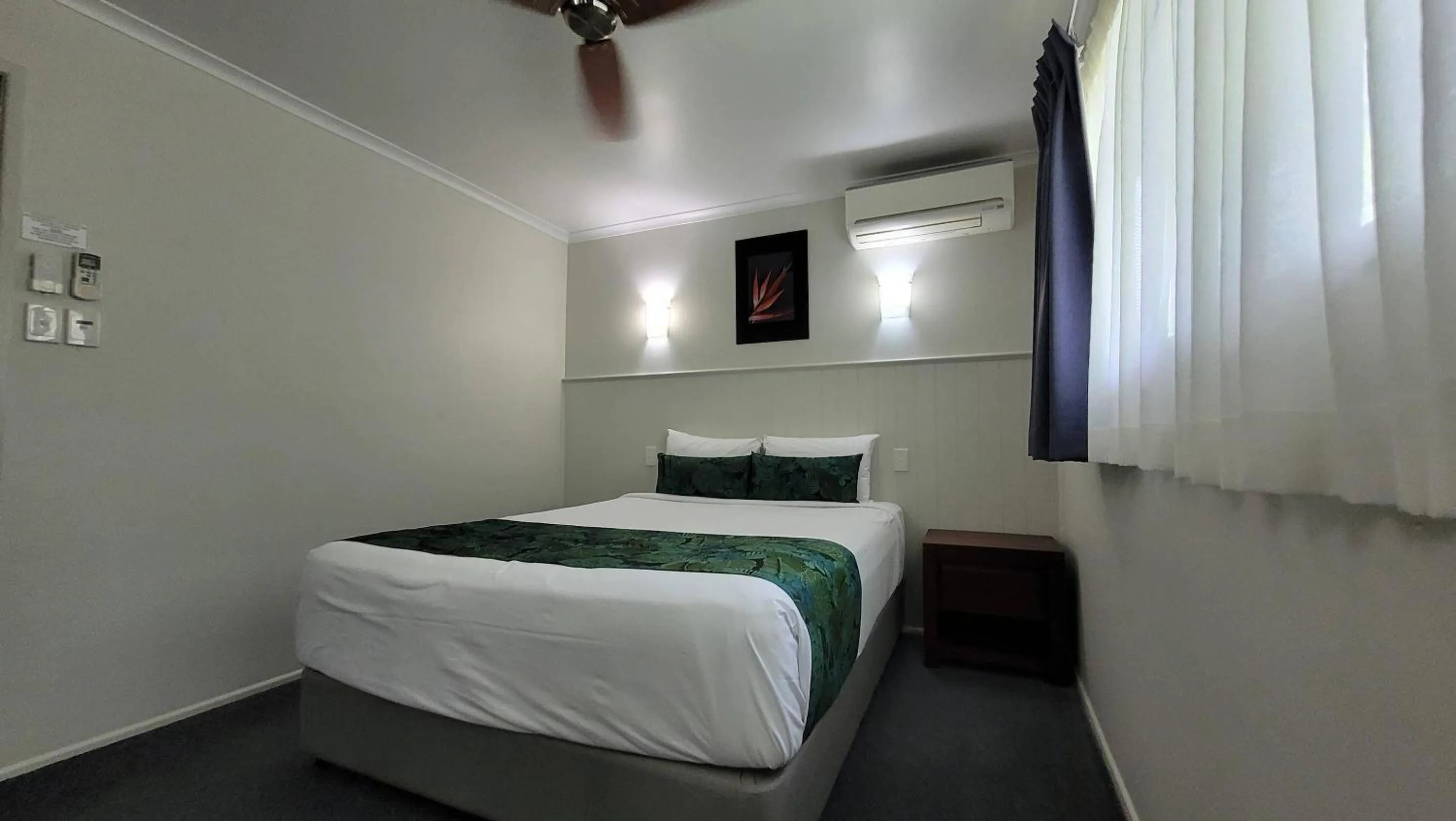 Bedroom, Bed in Comfort Resort Blue Pacific