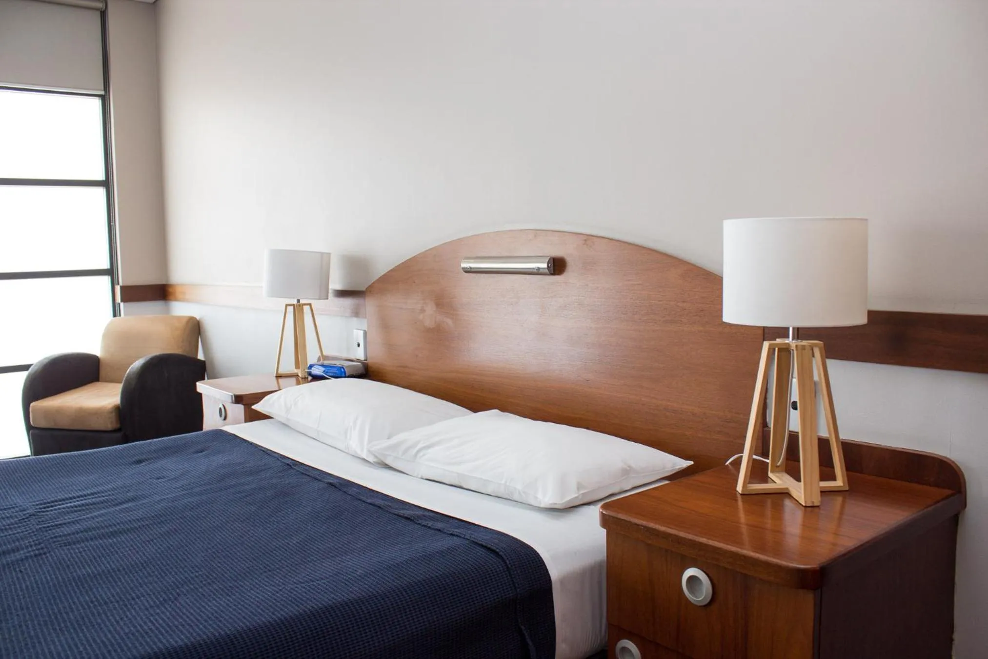 Bed in Highlander Hotel Bar Kitchen Rooftop