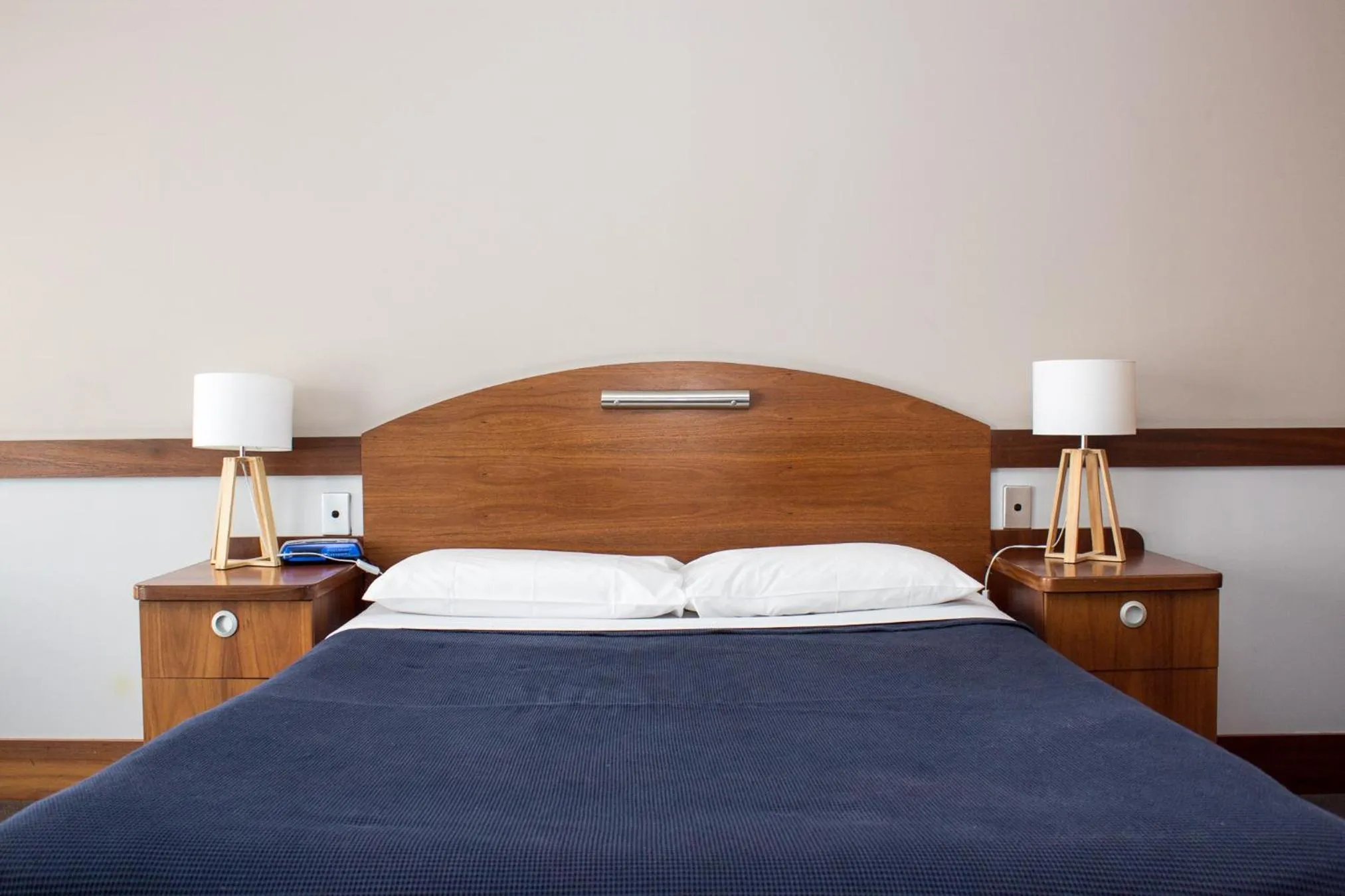 Bed in Highlander Hotel Bar Kitchen Rooftop