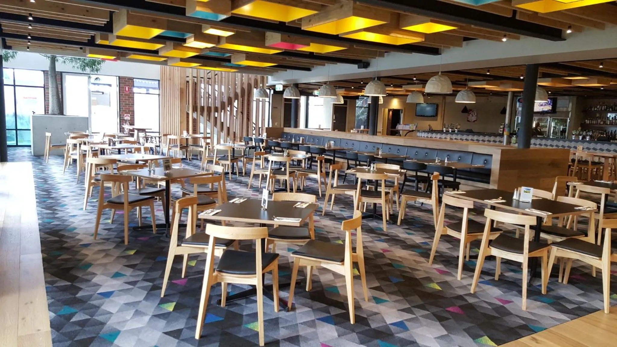 Restaurant/places to eat in Highlander Hotel Bar Kitchen Rooftop