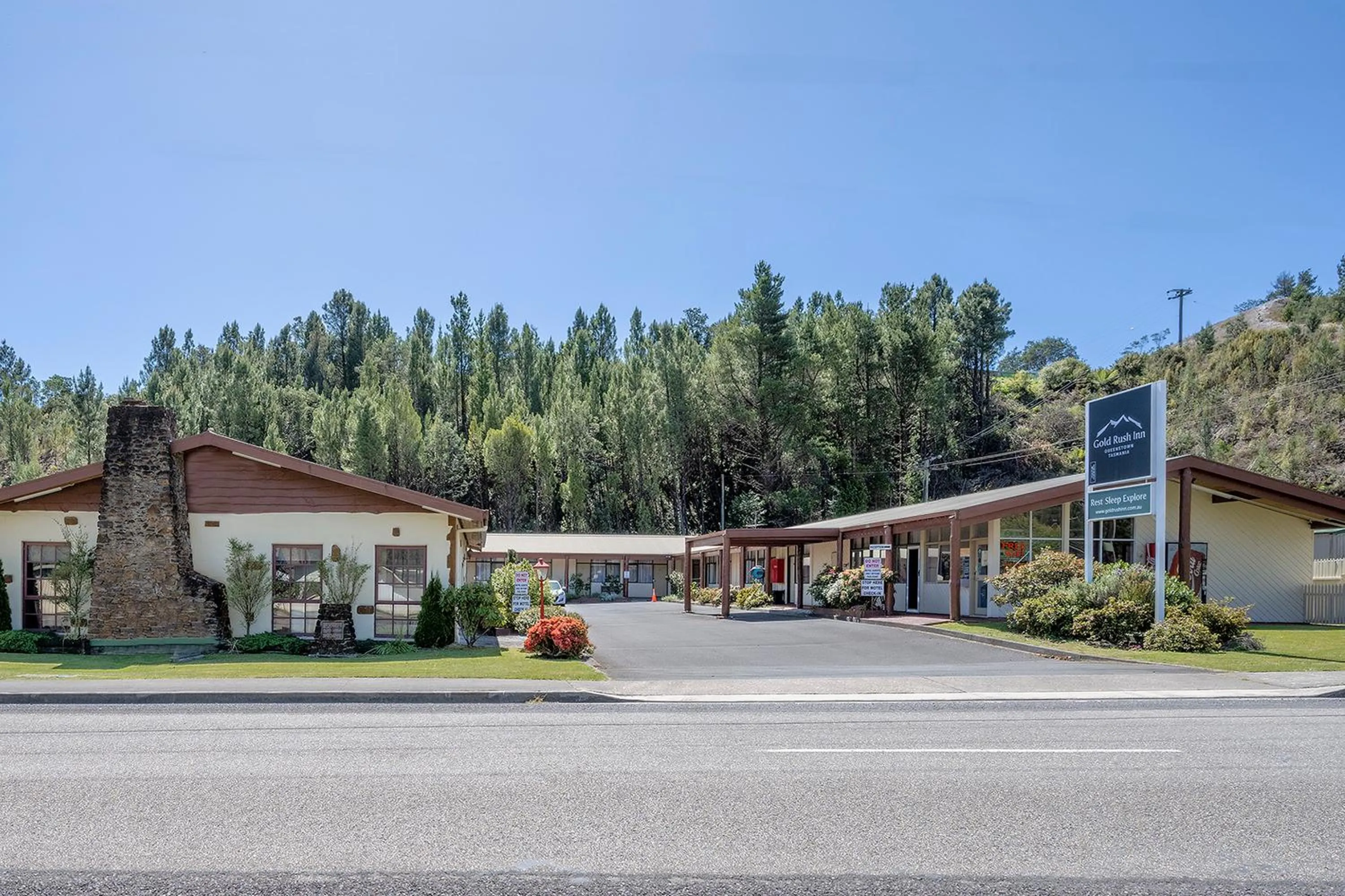Property building in Gold Rush Inn